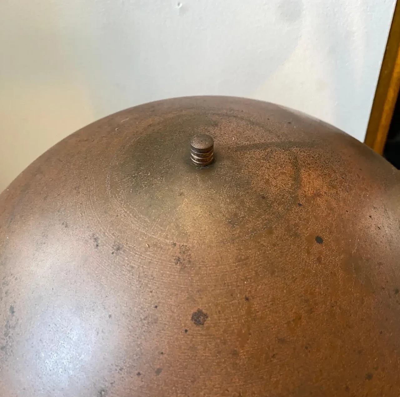 Lampada da tavolo in rame e legno, anni '50 12