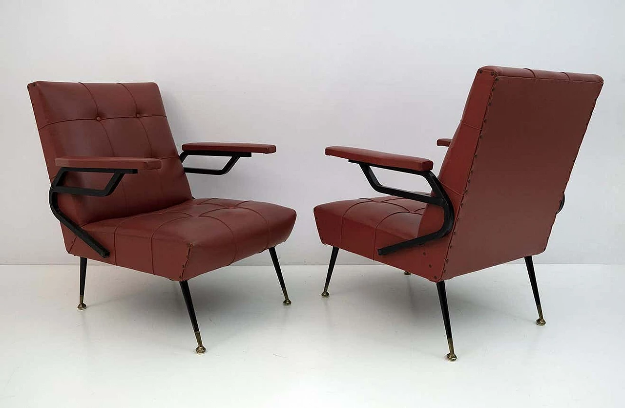 Coppia di poltroncine in ecopelle con gambe in metallo e ottone, anni '60 1
