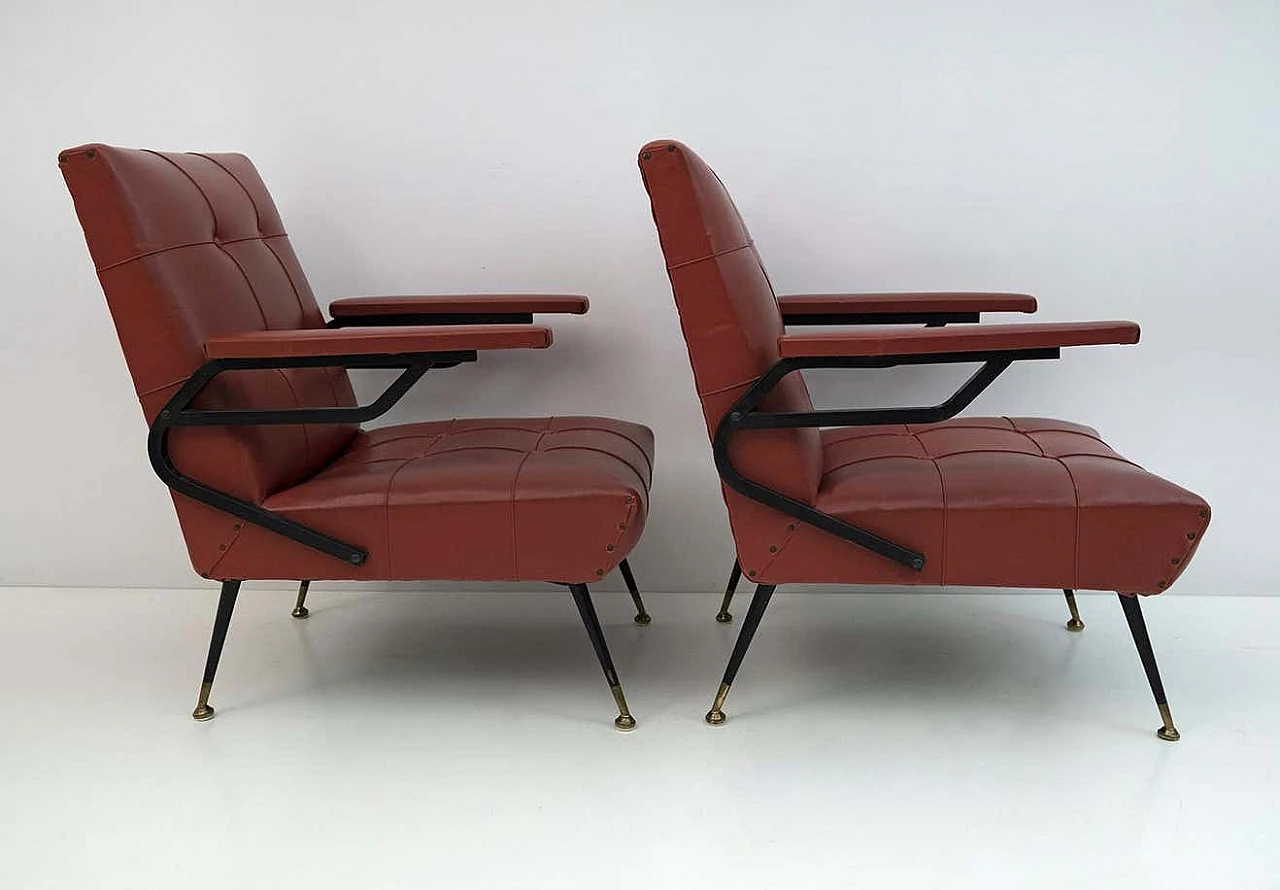 Coppia di poltroncine in ecopelle con gambe in metallo e ottone, anni '60 4