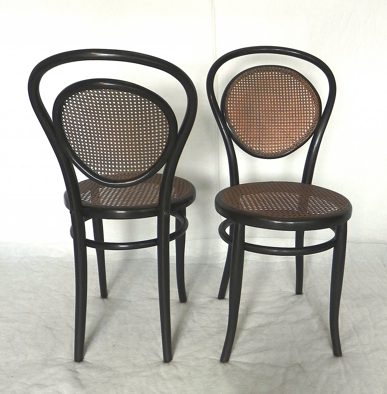 Coppia di sedie in legno e paglia di Vienna di J. & J. Kohn, anni '20 1