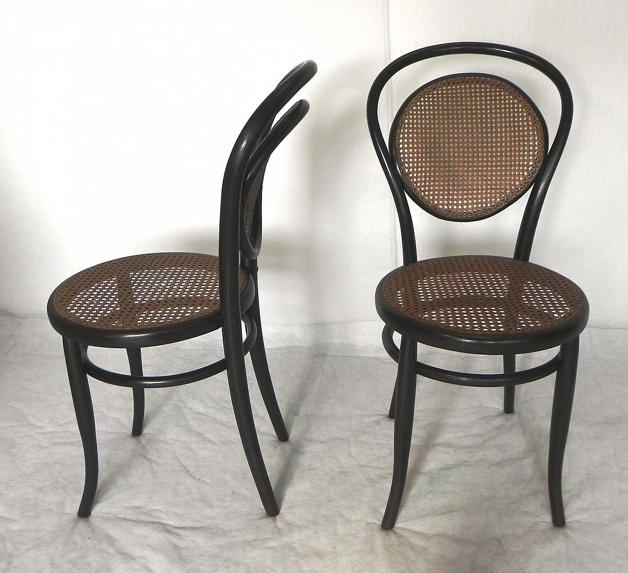 Coppia di sedie in legno e paglia di Vienna di J. & J. Kohn, anni '20 6