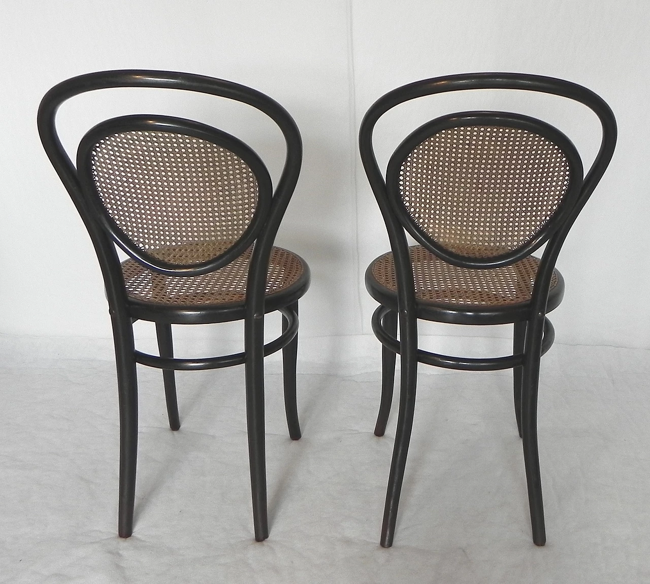 Coppia di sedie in legno e paglia di Vienna di J. & J. Kohn, anni '20 8