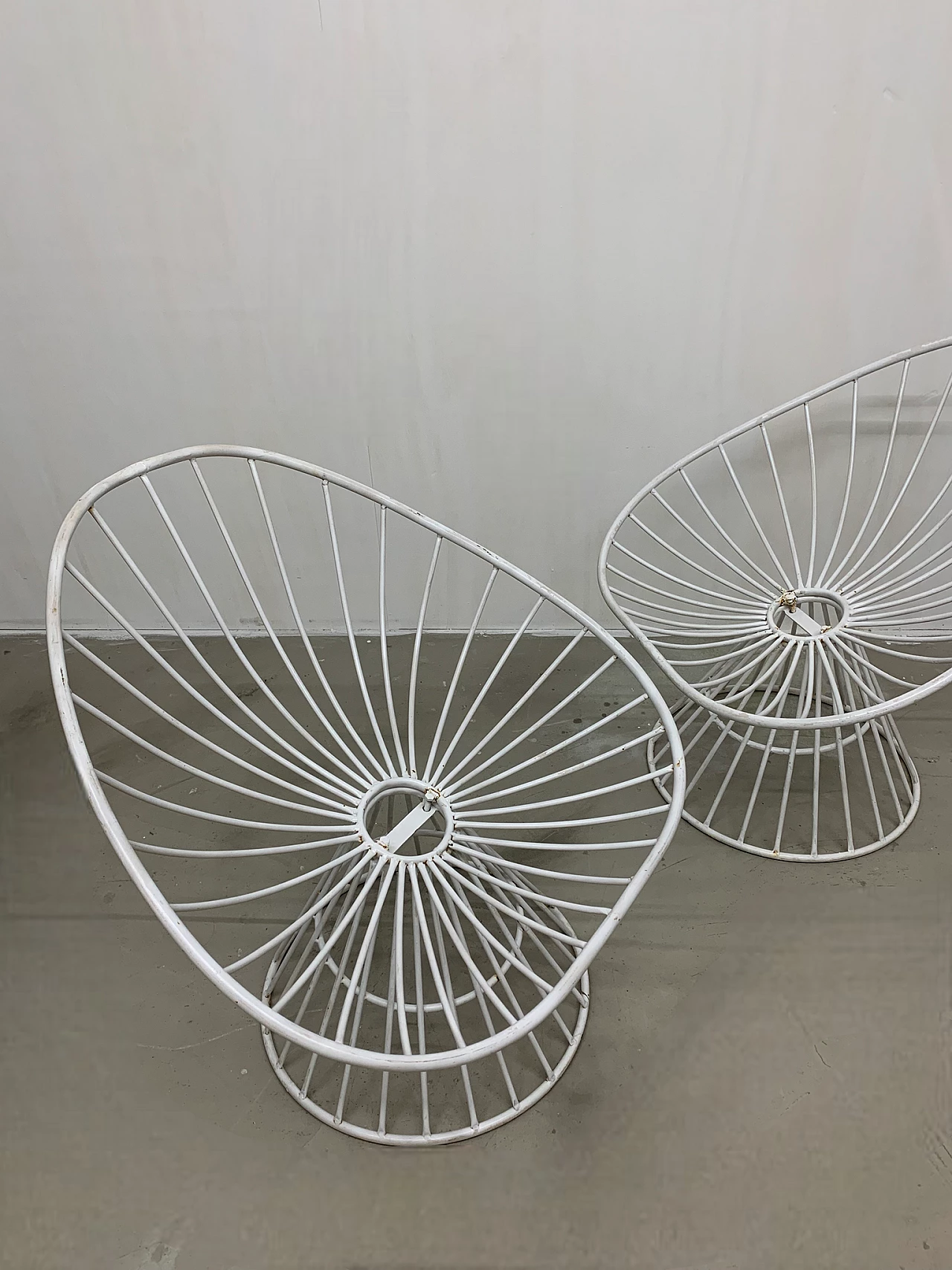 Pair of white metal garden armchairs, 1960s 6