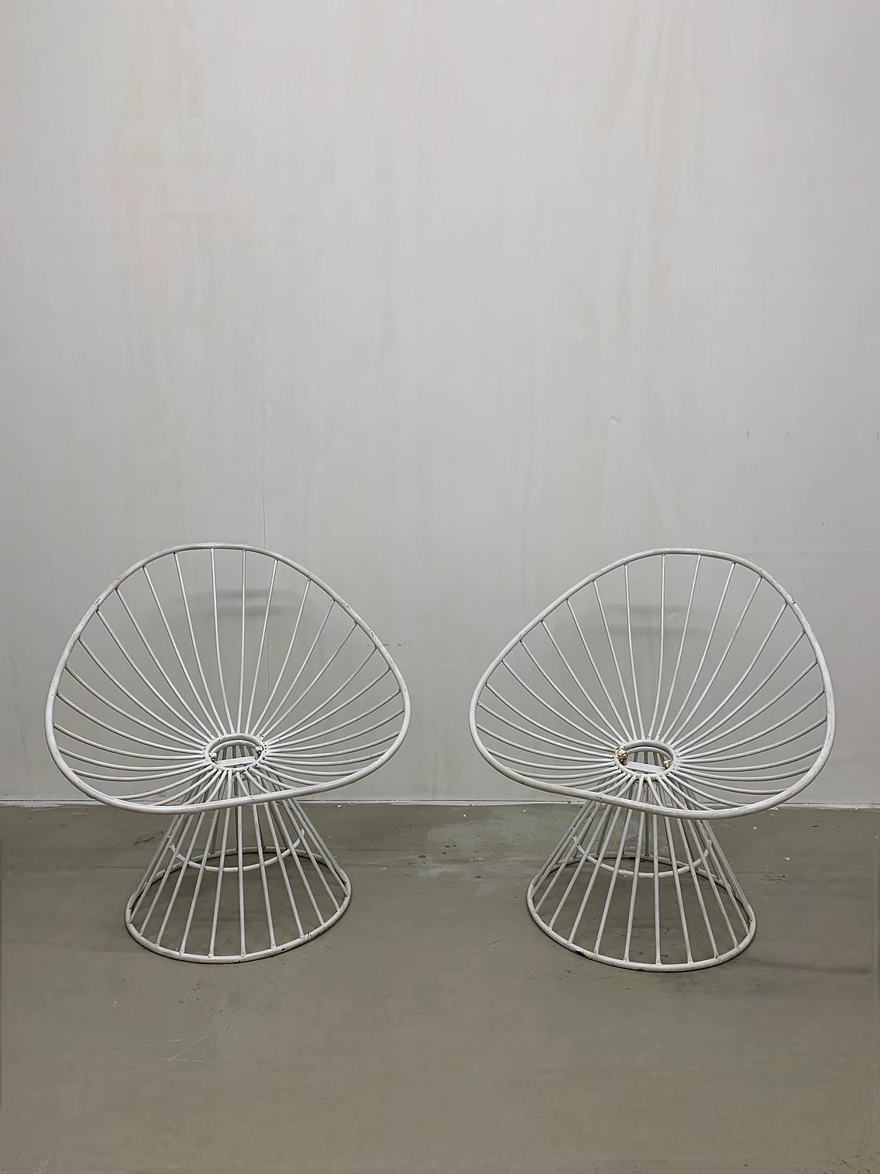 Pair of white metal garden armchairs, 1960s 7