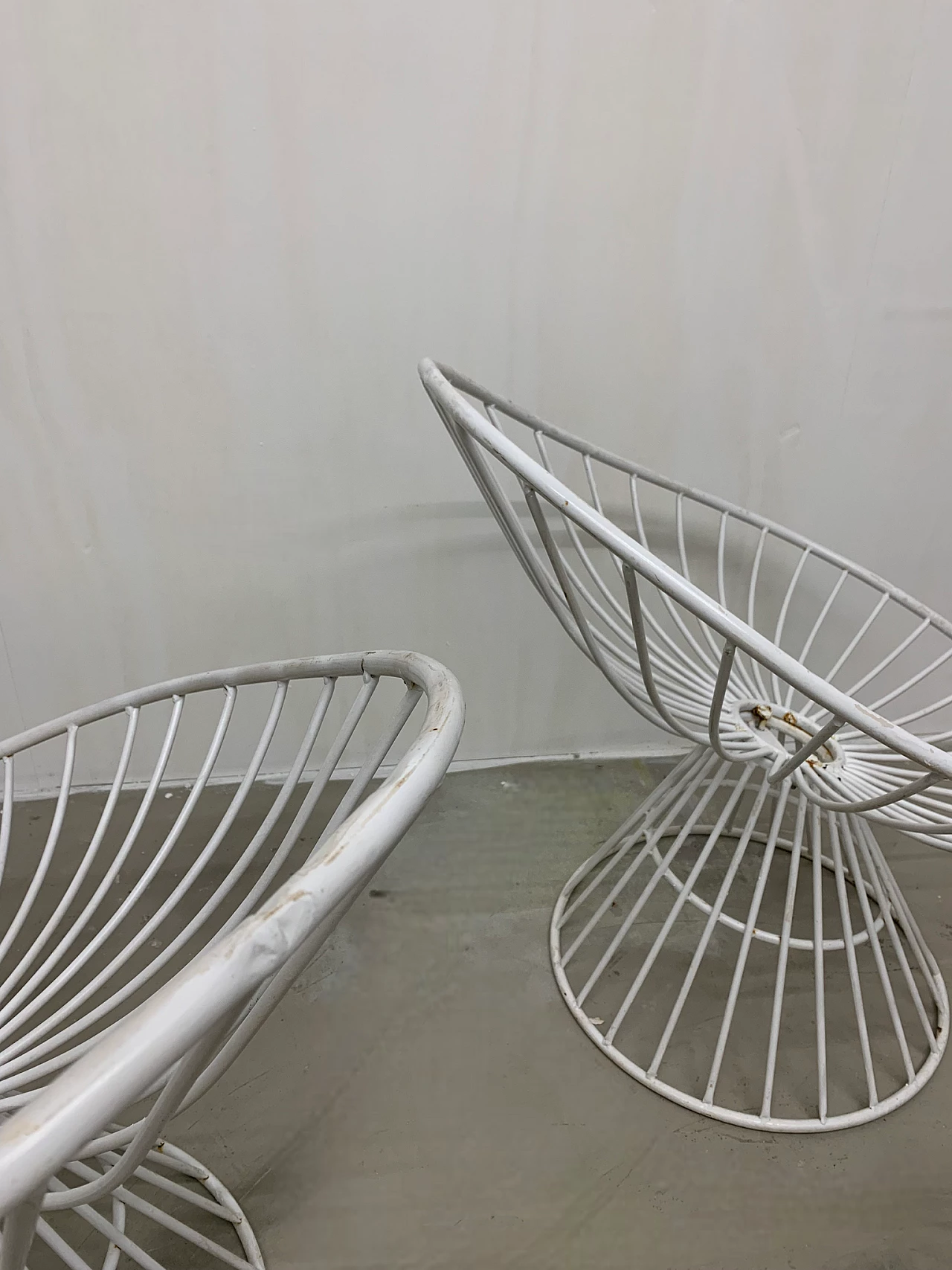 Pair of white metal garden armchairs, 1960s 9