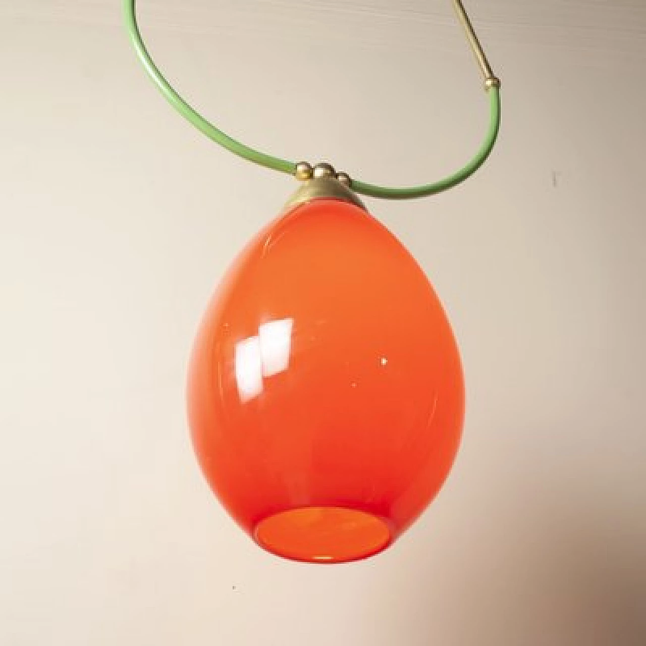 Lampadario con montatura in ottone a forma di scaglia con diffusore in vetro di Murano rosso, anni '50 7