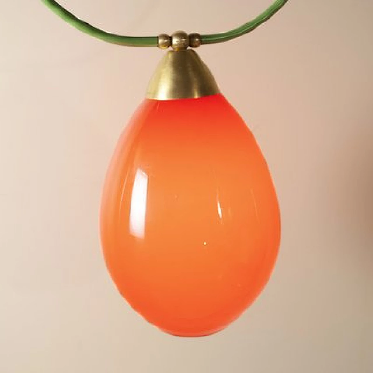Lampadario con montatura in ottone a forma di scaglia con diffusore in vetro di Murano rosso, anni '50 14