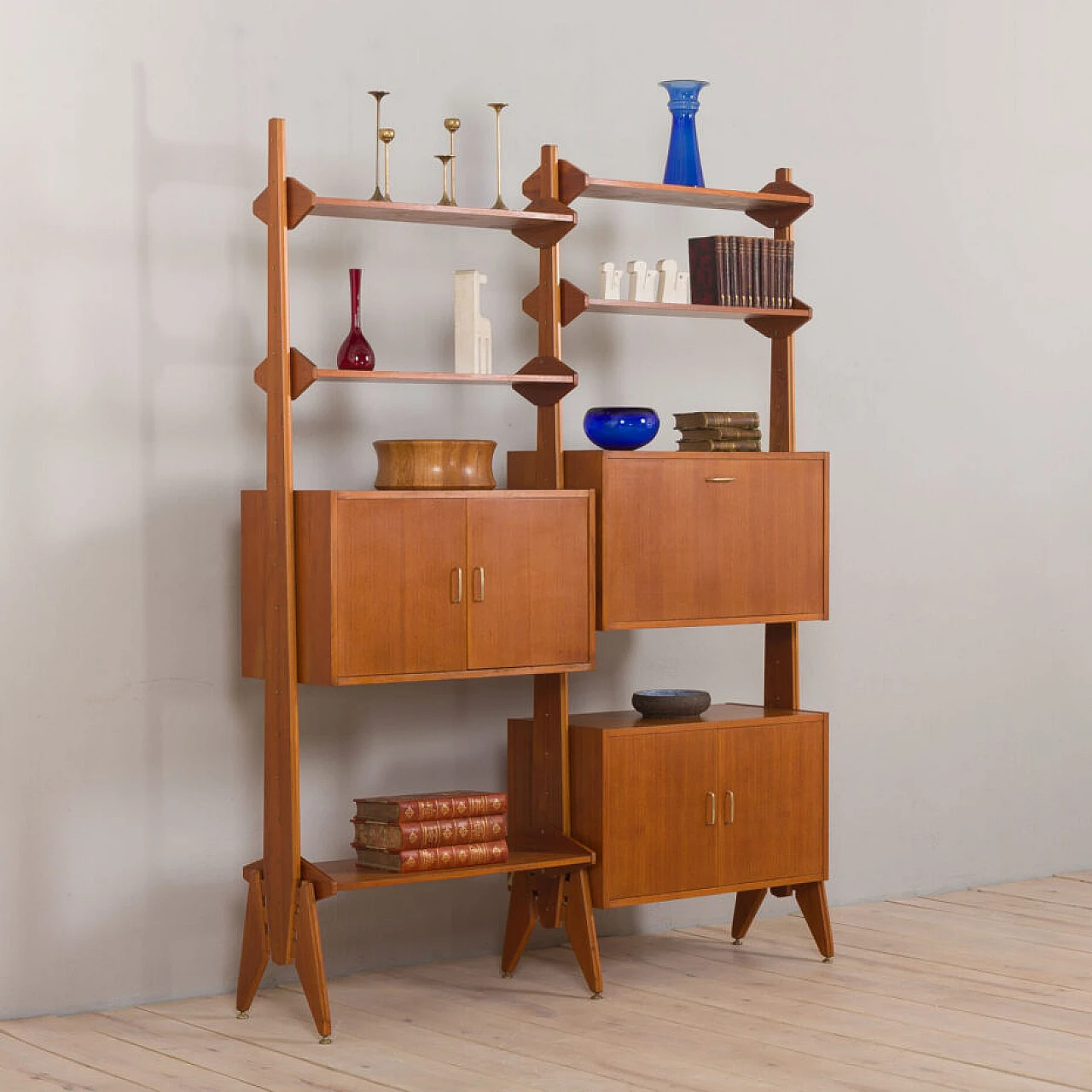 Teak bookcase with three cabinets in the style of Vittorio Dassi, 1960s 1