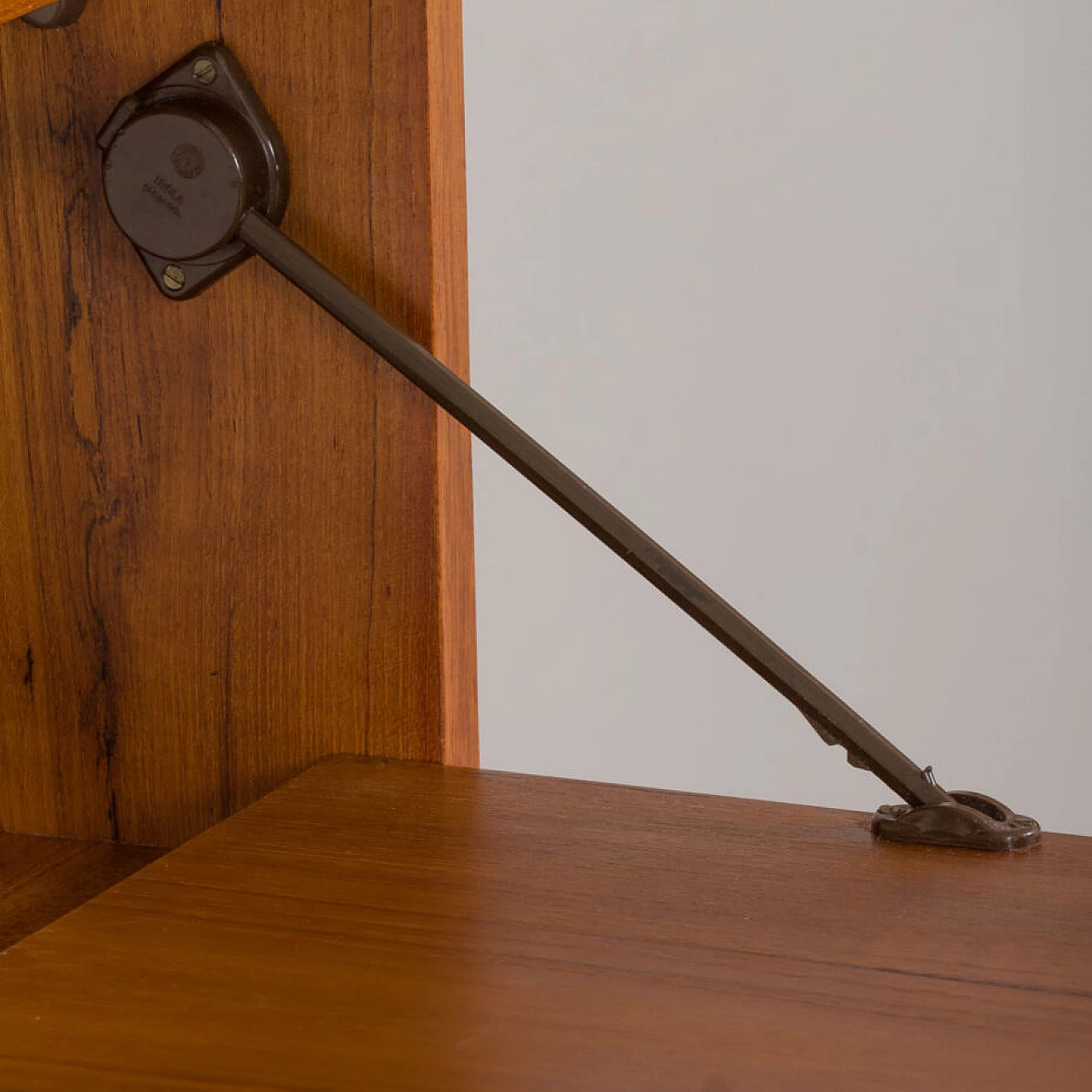Libreria in teak con tre mobiletti nello stile di Vittorio Dassi, anni '60 15