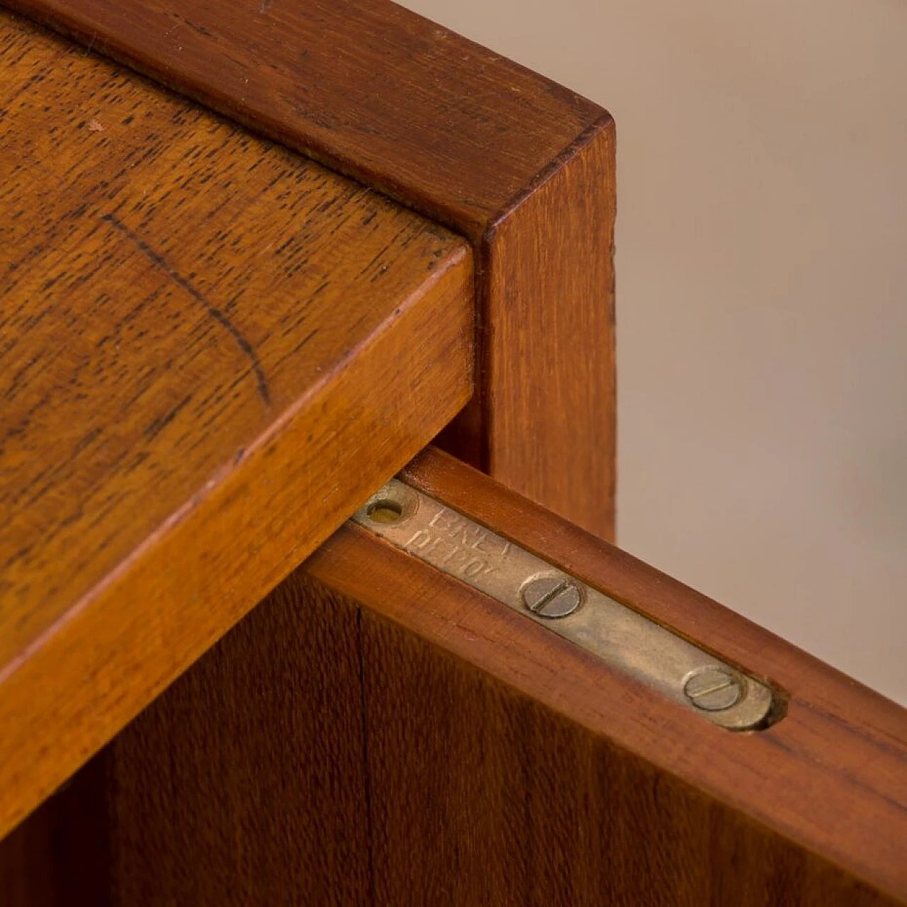 Libreria in teak con tre mobiletti nello stile di Vittorio Dassi, anni '60 19