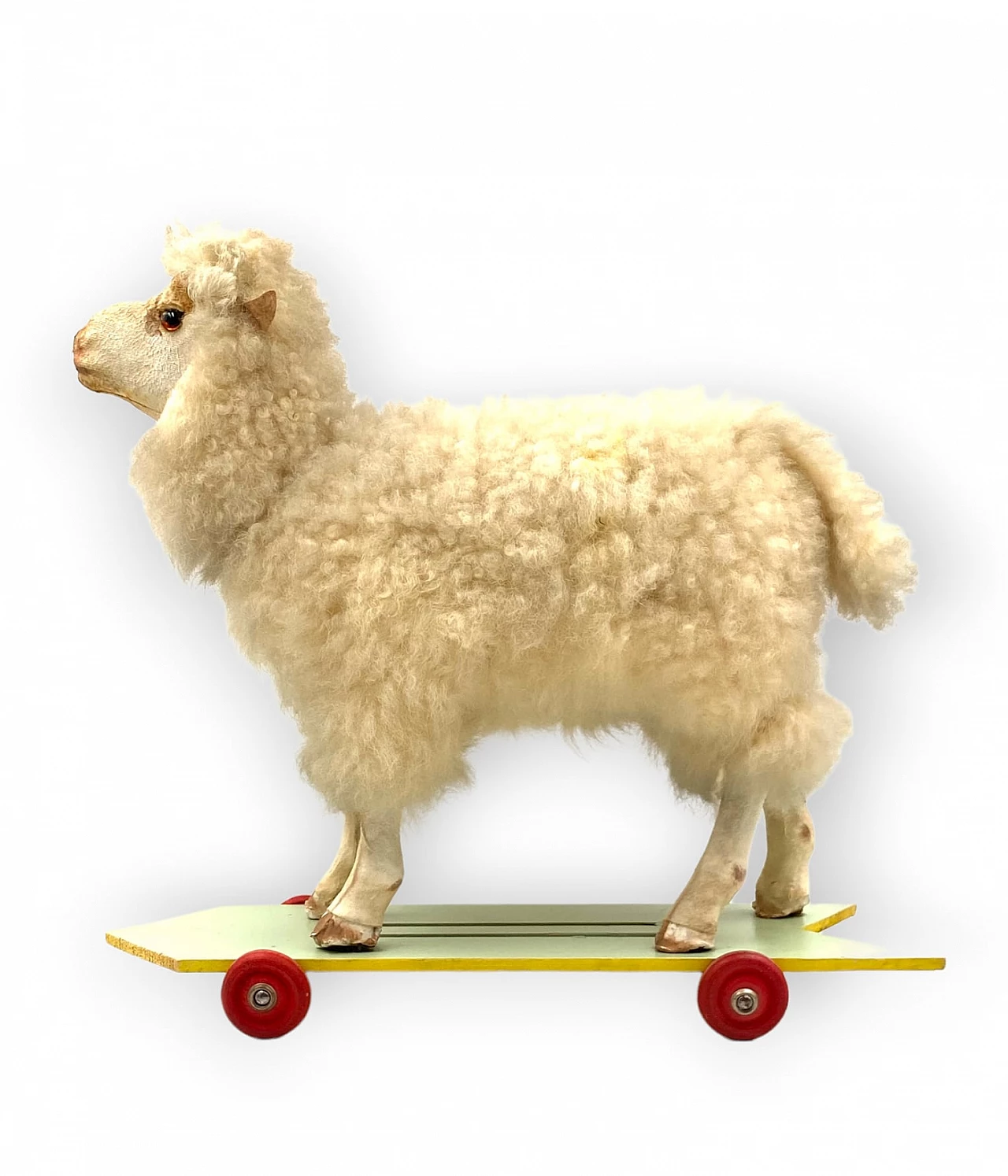 Pecora giocattolo con rotelle in lana e legno 1