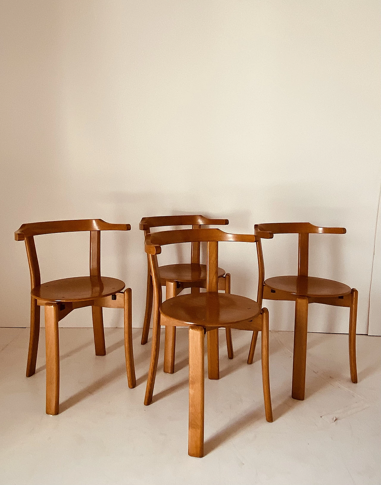 4 Chairs in curved solid beech, 1970s 1