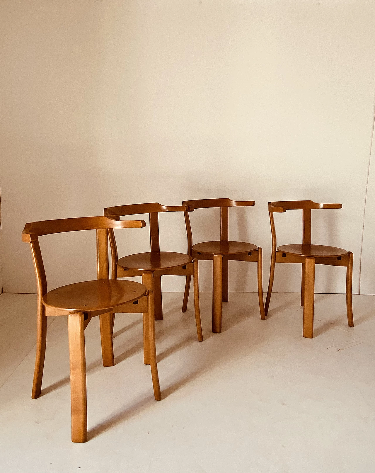 4 Chairs in curved solid beech, 1970s 2