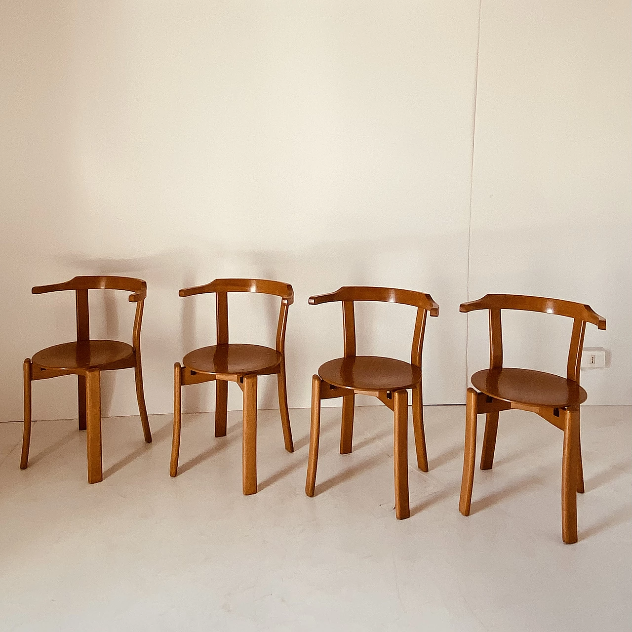 4 Chairs in curved solid beech, 1970s 4
