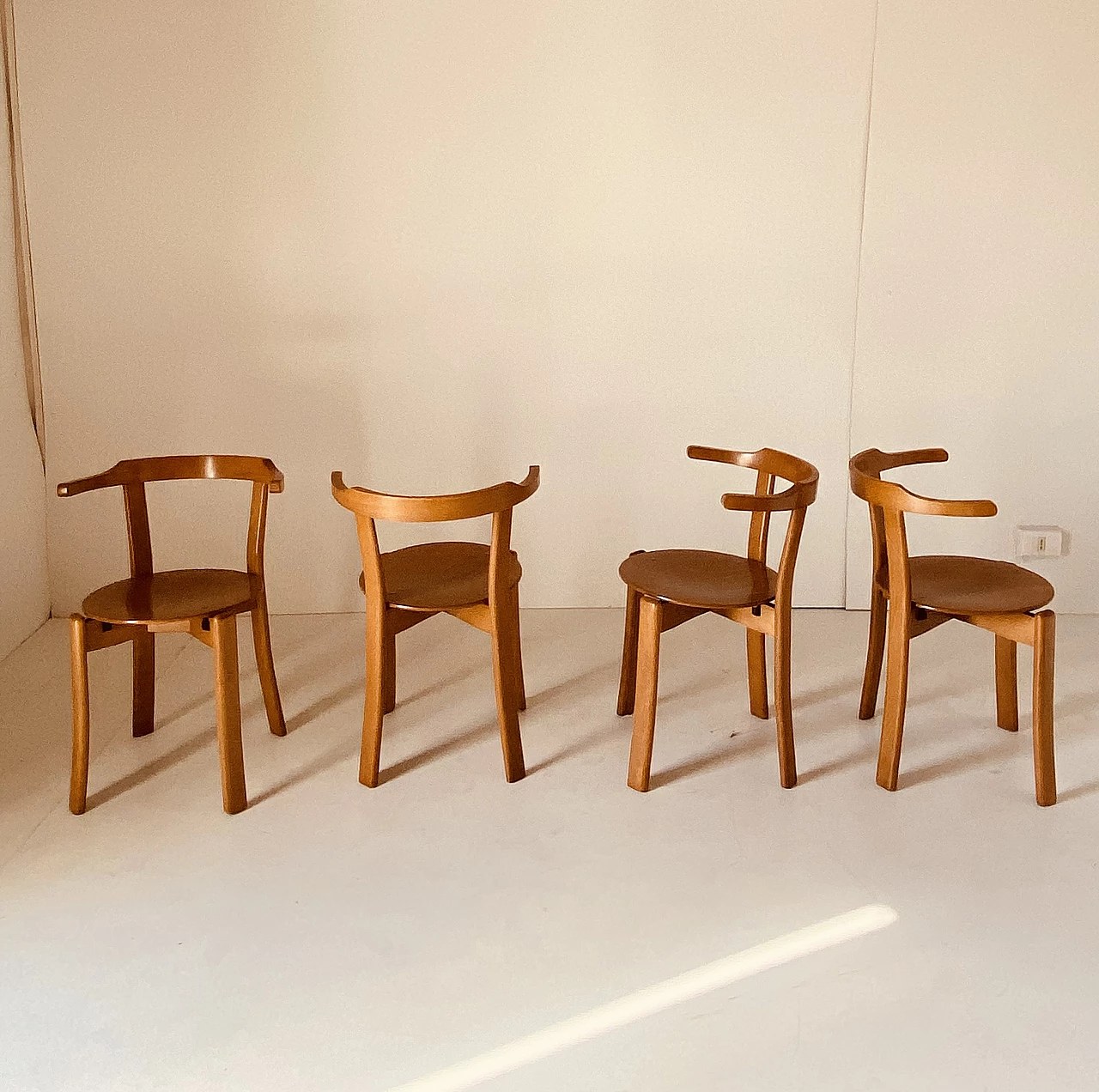 4 Chairs in curved solid beech, 1970s 6