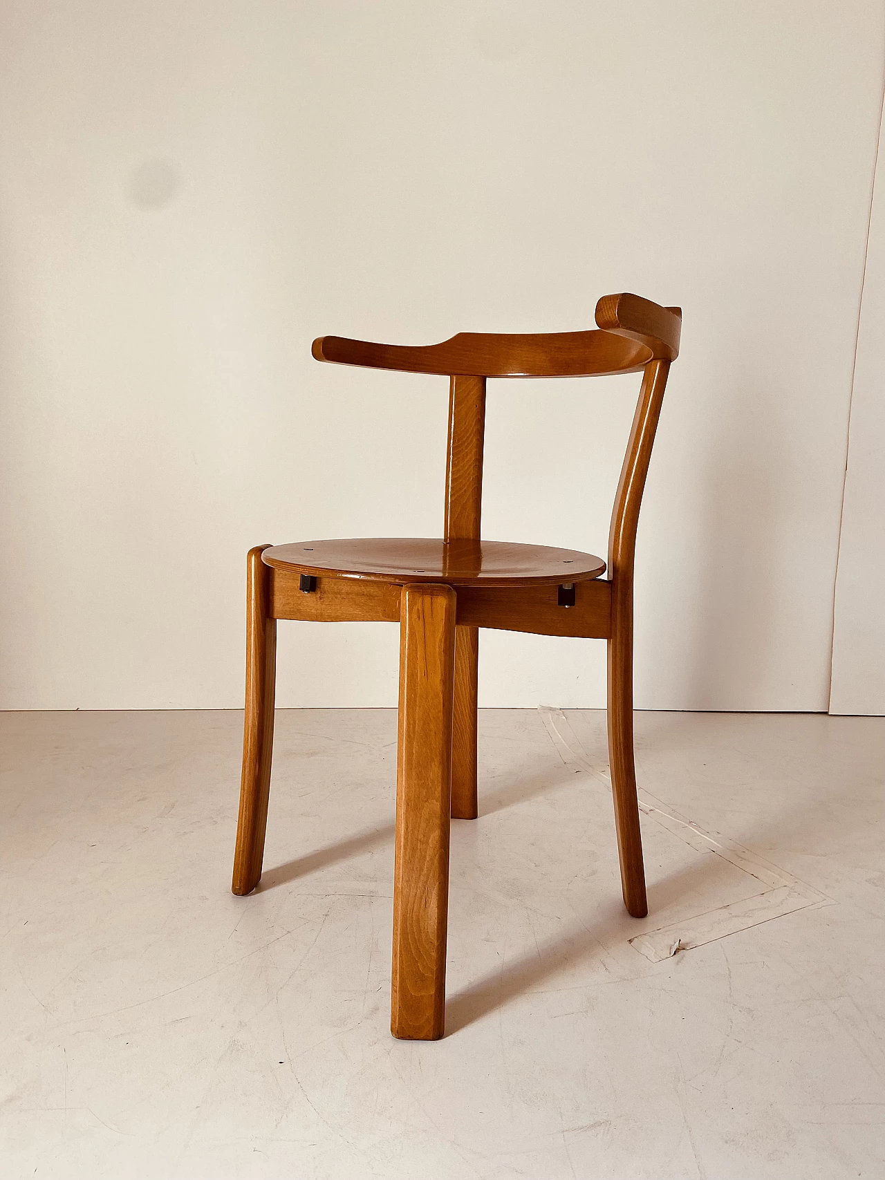 4 Chairs in curved solid beech, 1970s 11