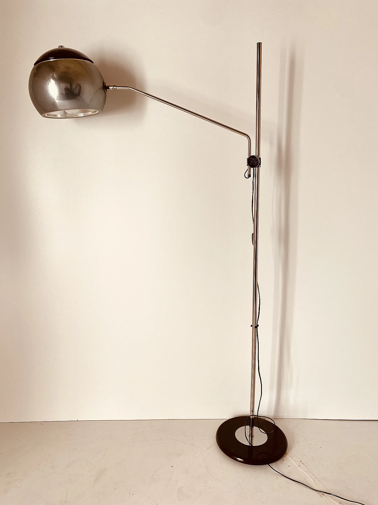 Chromed steel and iron floor lamp, 1960s 1