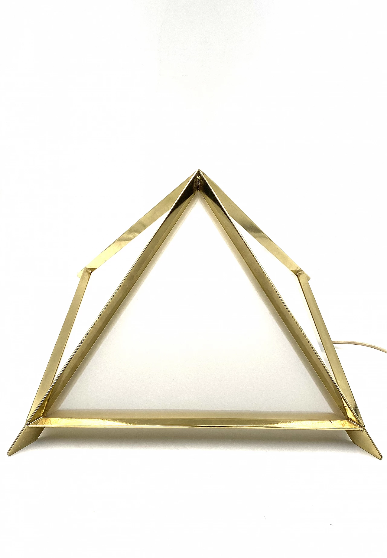 Lampada da tavolo piramidale in ottone e vetro di Christos, anni '70 1