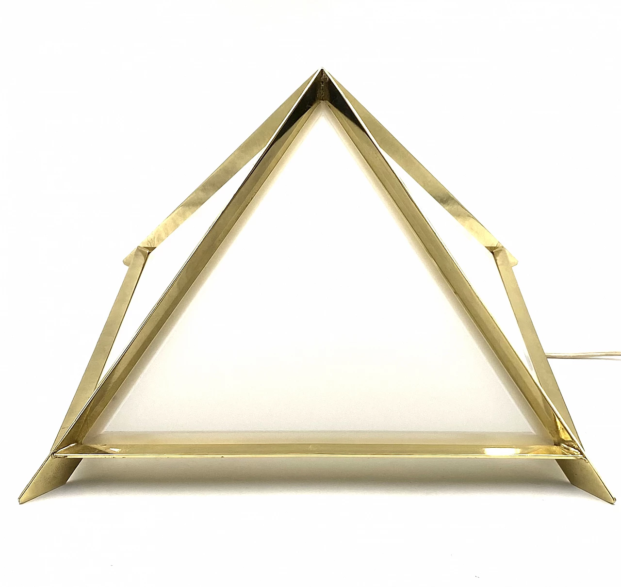 Lampada da tavolo piramidale in ottone e vetro di Christos, anni '70 6