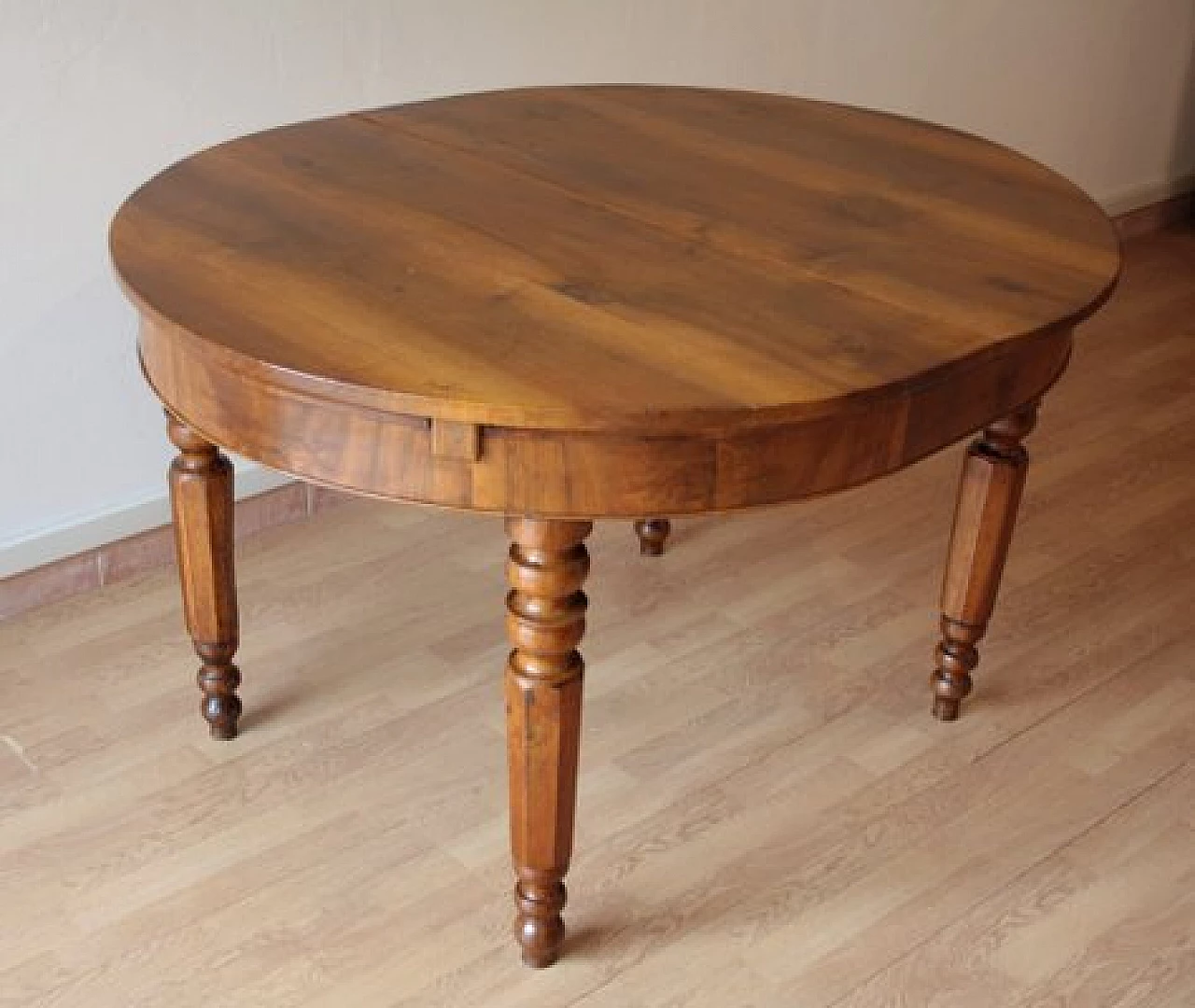 6 Oak chairs and walnut extendable table, 19th century 27