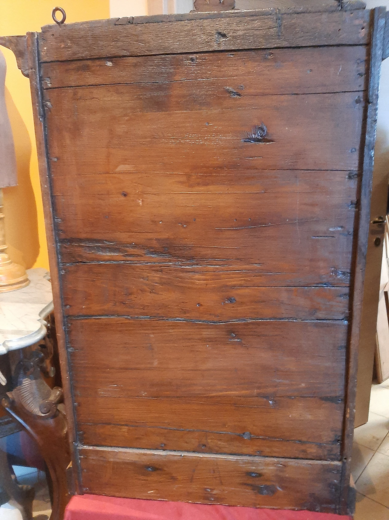 Louis Philippe display case in solid walnut with cymatium, 19th century 5
