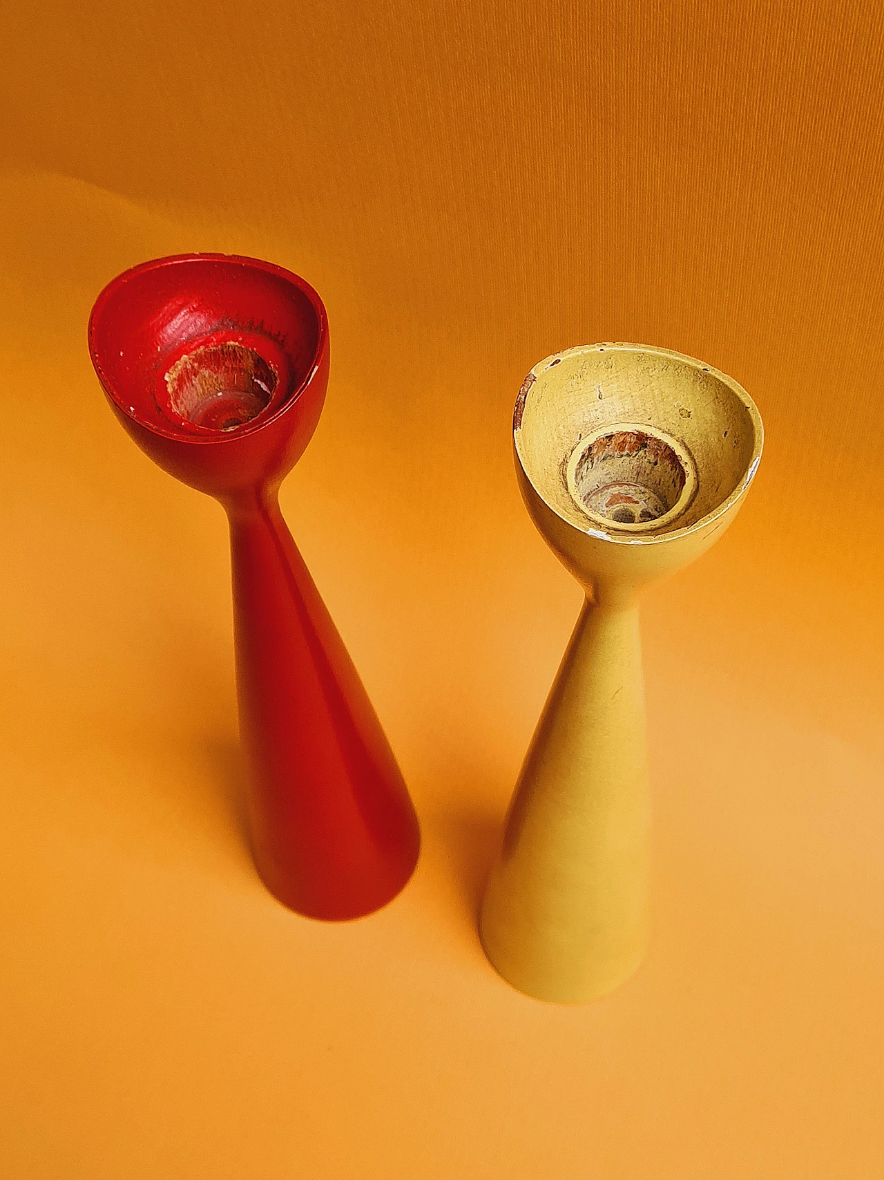 Coppia di porta candele danesi in teak verniciato, anni '60 2