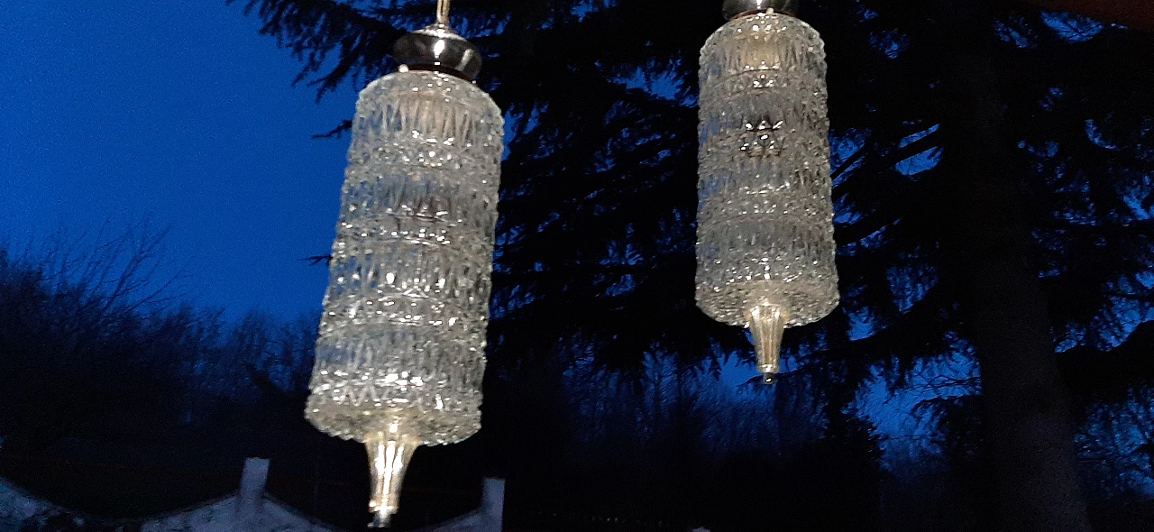 Coppia di lampadari in vetro pressato, cromo e plastica, anni '60 8