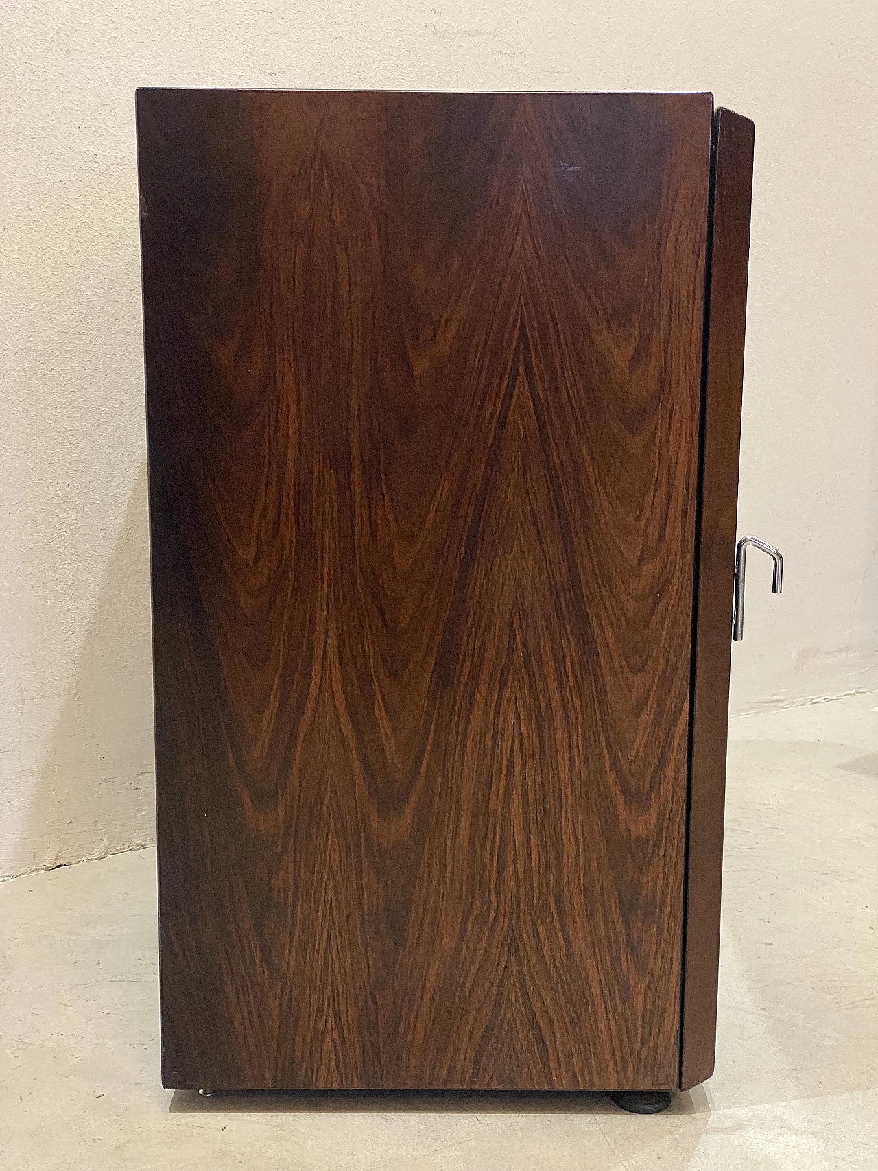 Credenza in palissandro e vetro nero di Vittorio Introini per Saporiti, anni '70 5