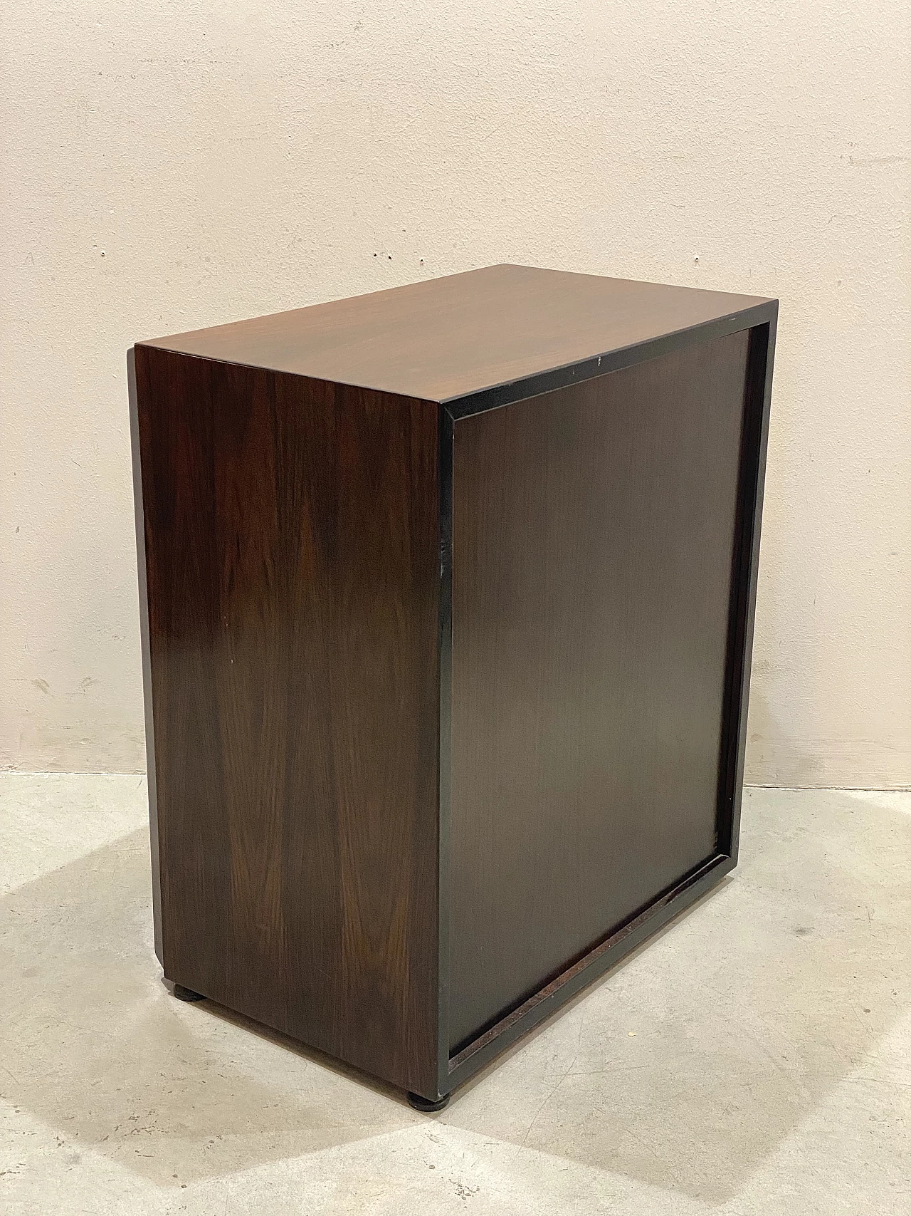 Credenza in palissandro e vetro nero di Vittorio Introini per Saporiti, anni '70 9