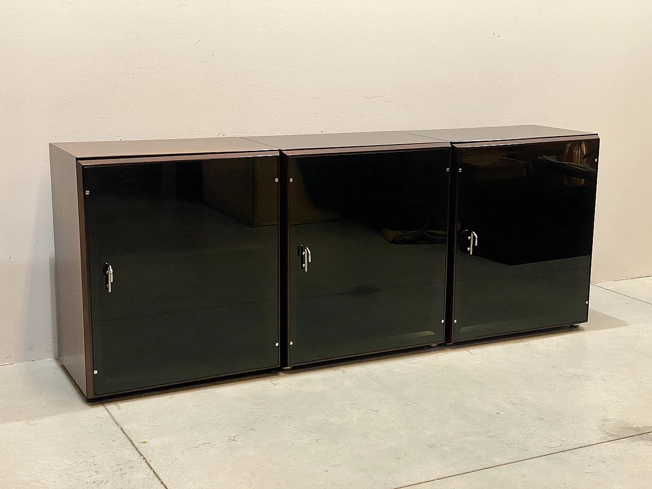 Rosewood and black glass sideboard by Vittorio Introini for Saporiti, 1970s 10