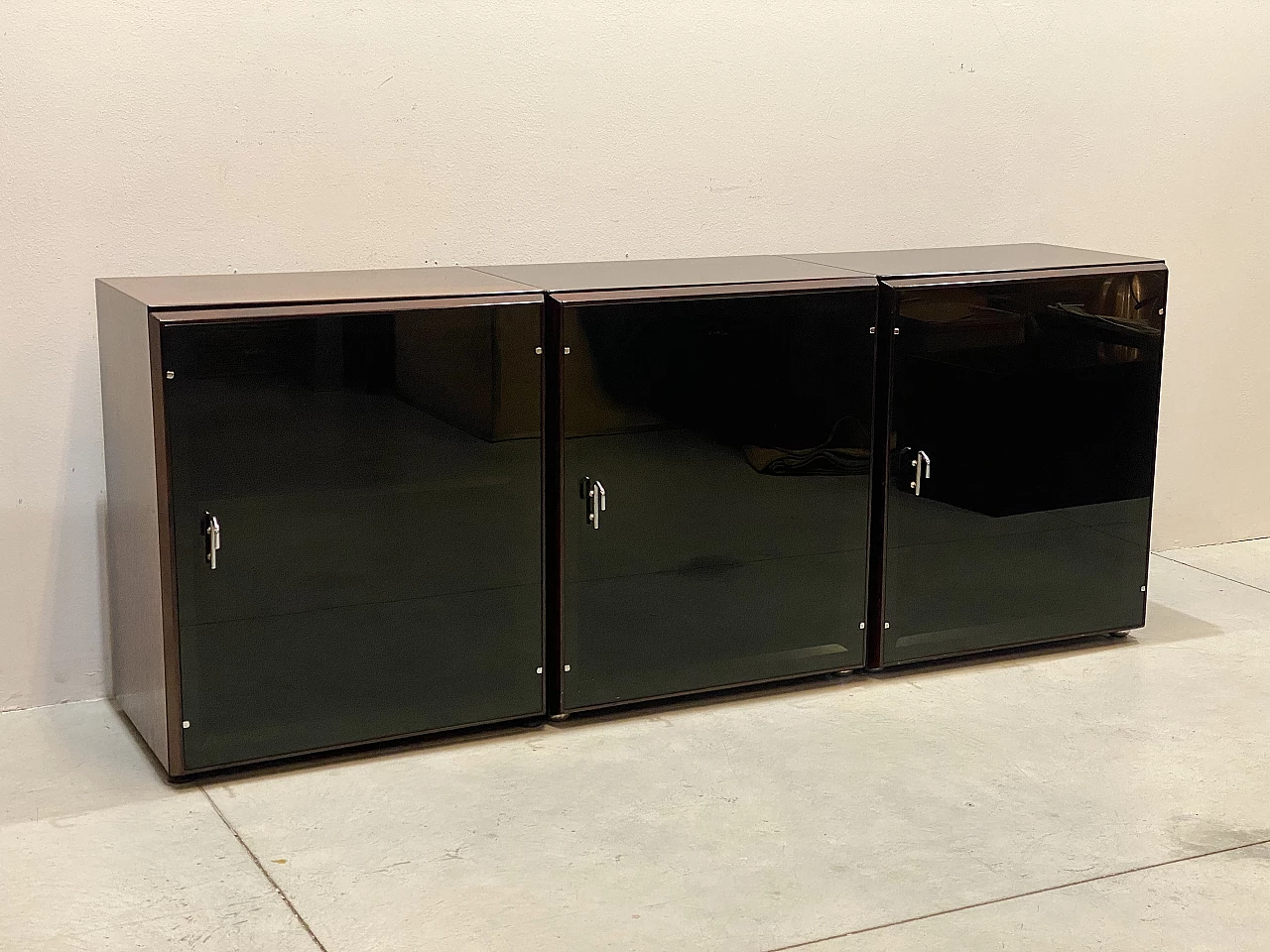 Credenza in palissandro e vetro nero di Vittorio Introini per Saporiti, anni '70 10