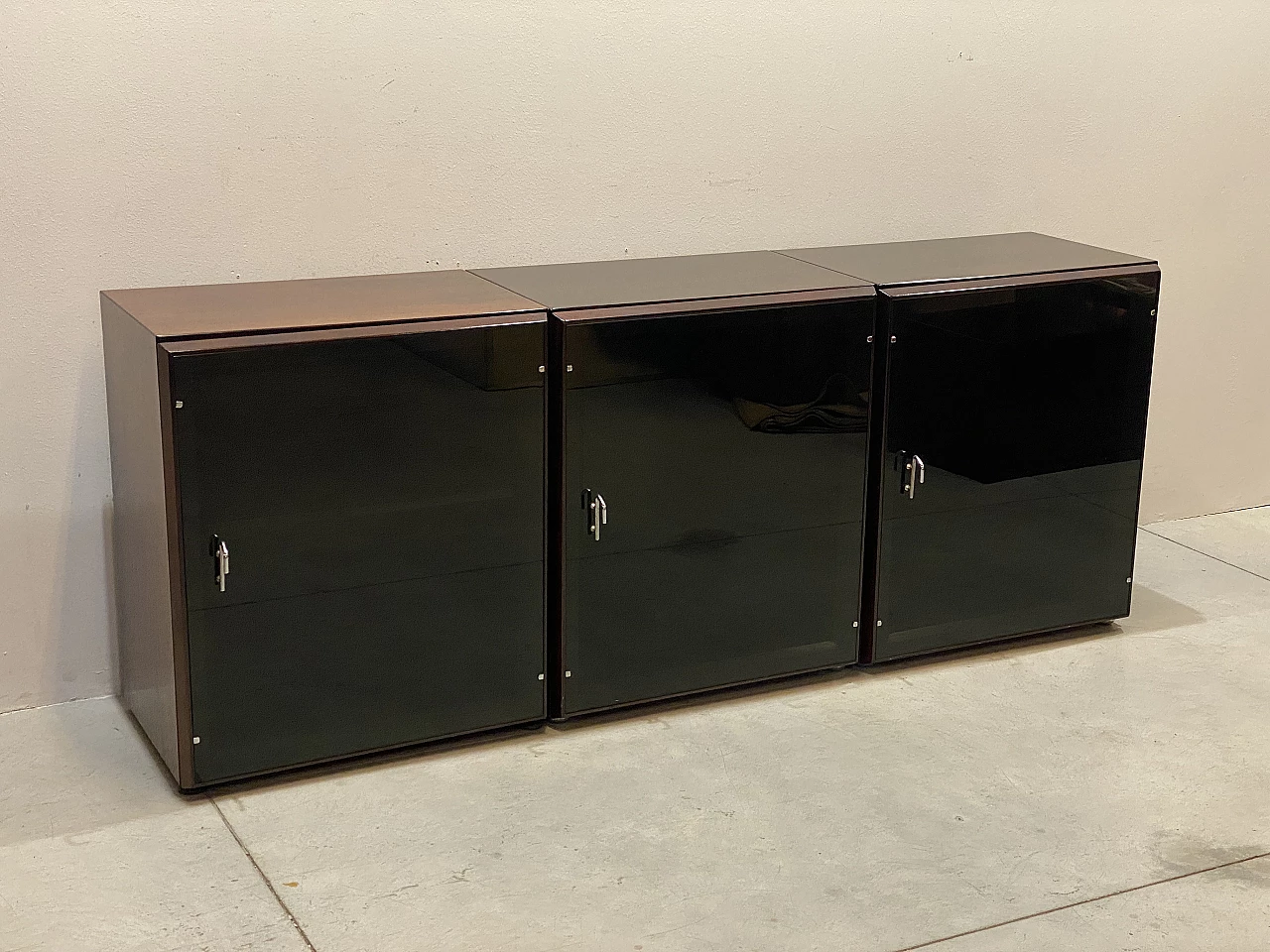 Rosewood and black glass sideboard by Vittorio Introini for Saporiti, 1970s 11