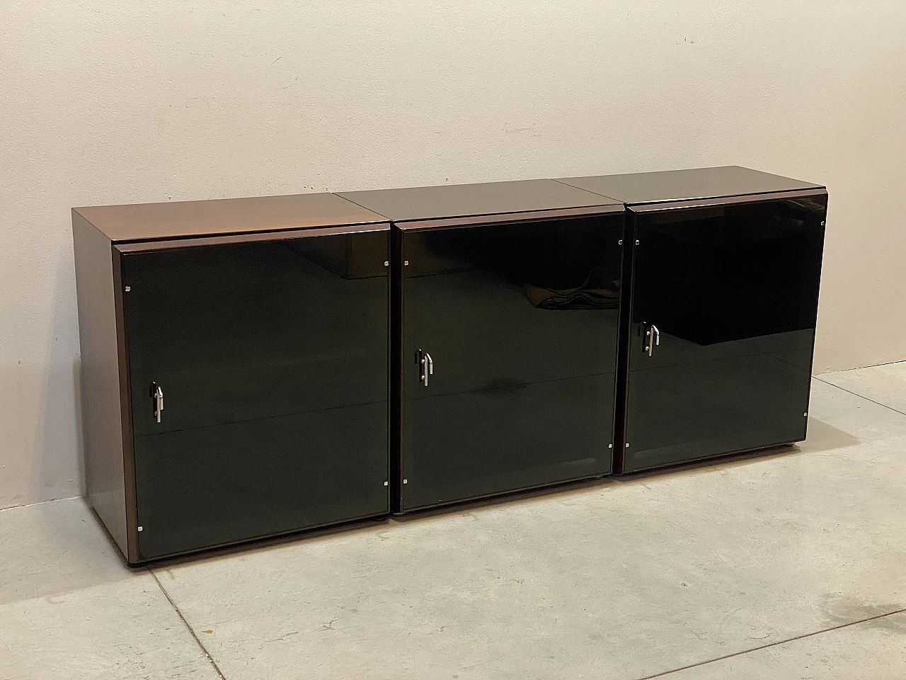 Credenza in palissandro e vetro nero di Vittorio Introini per Saporiti, anni '70 11