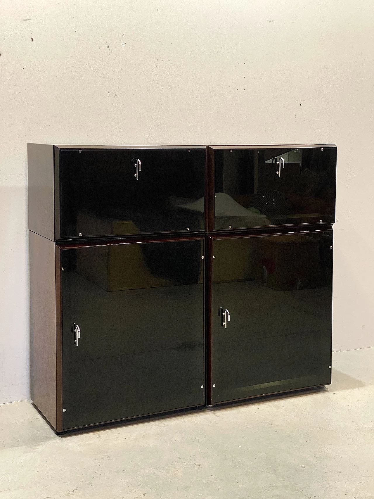 Credenza in palissandro e vetro nero di Vittorio Introini per Saporiti, anni '70 14