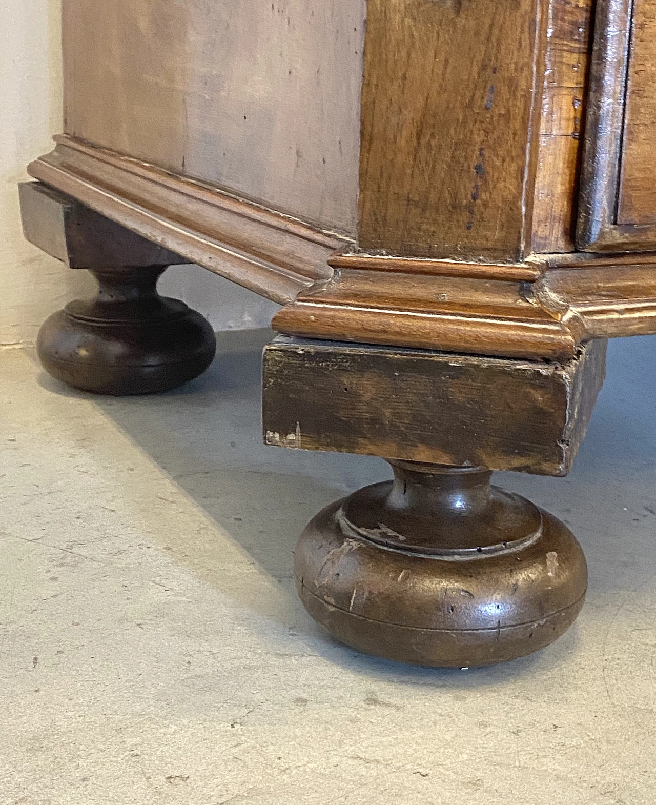 Louis XV walnut and olive commode, 18th century 2