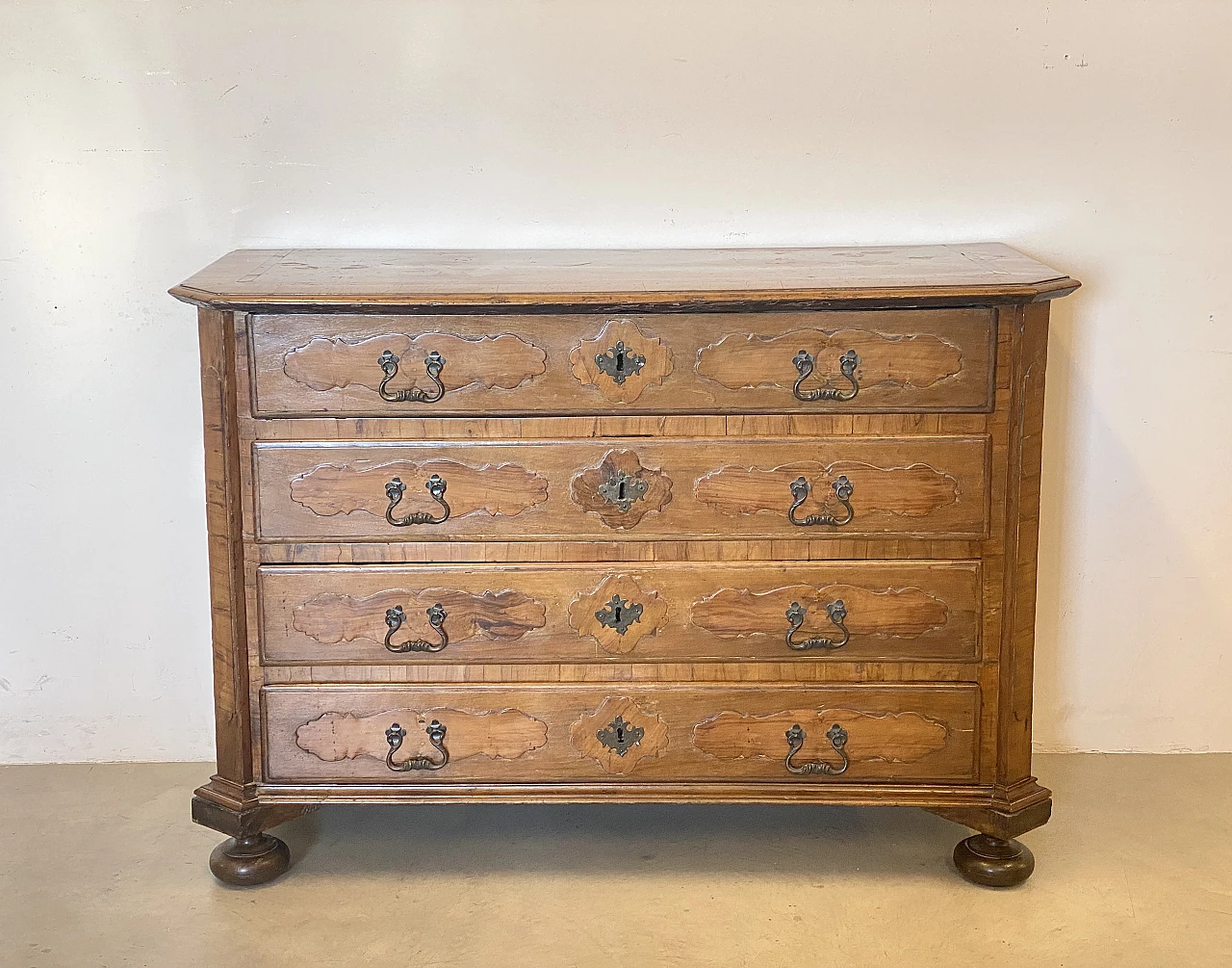 Louis XV walnut and olive commode, 18th century 5