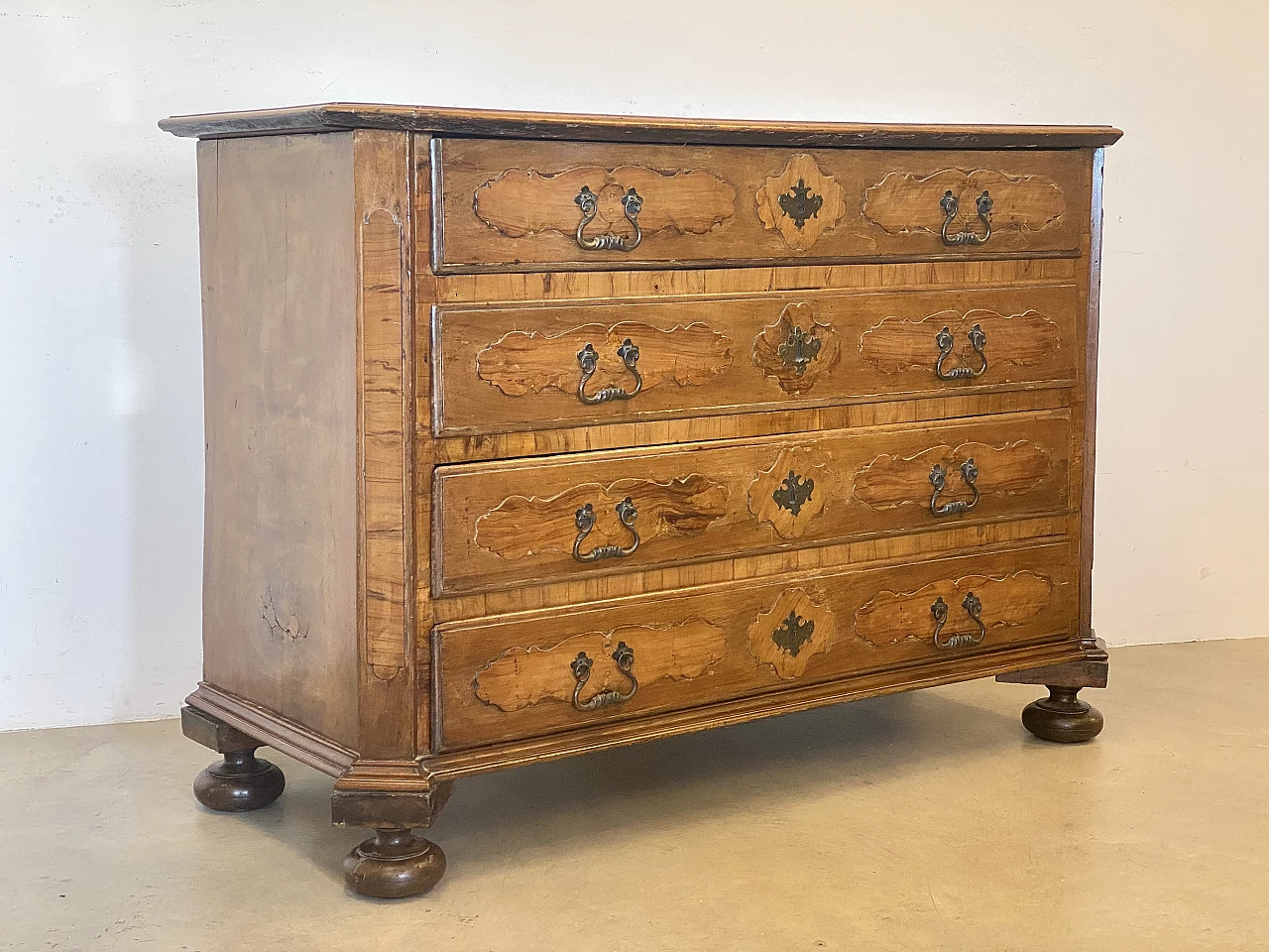 Louis XV walnut and olive commode, 18th century 7