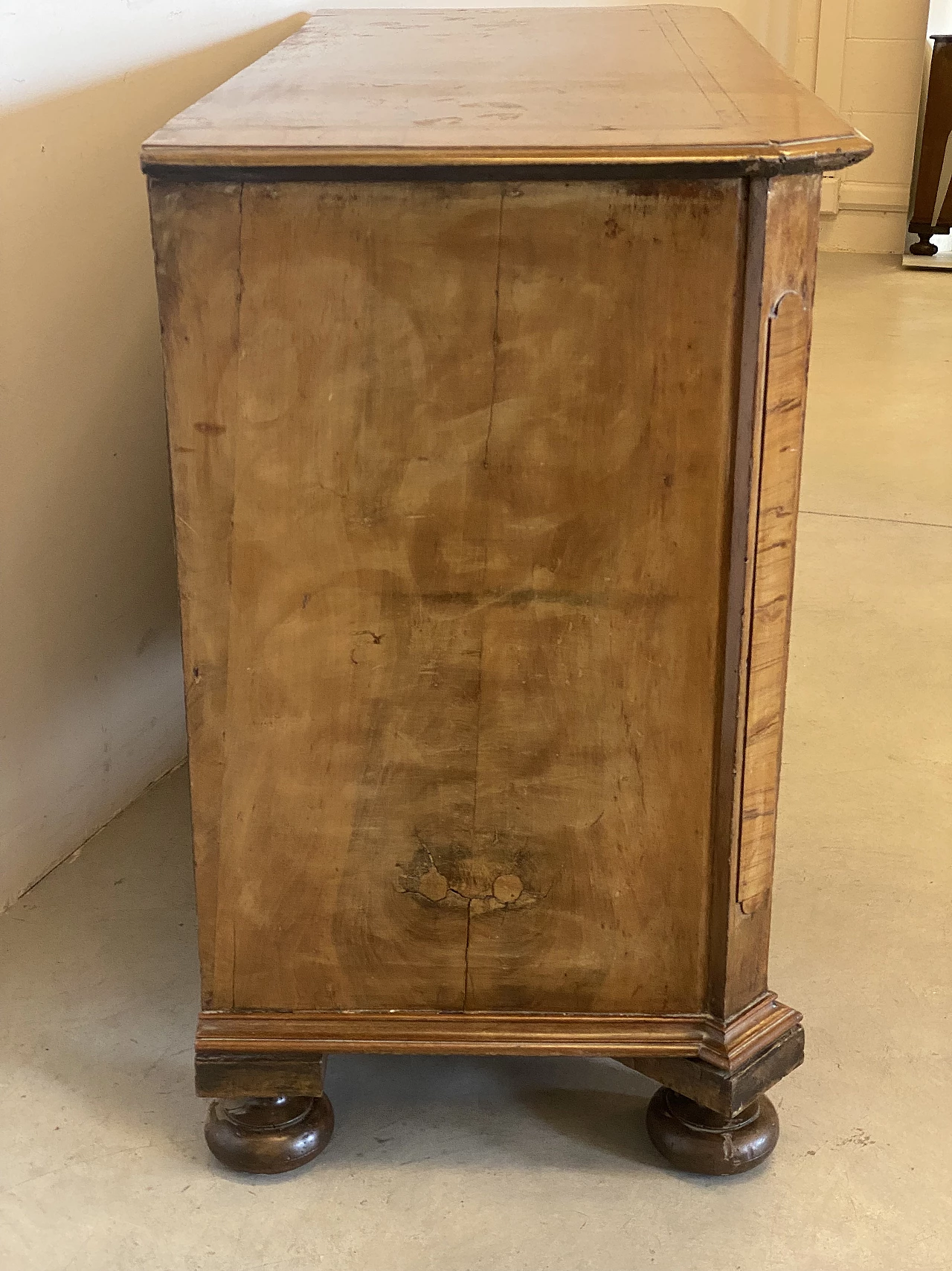 Louis XV walnut and olive commode, 18th century 9