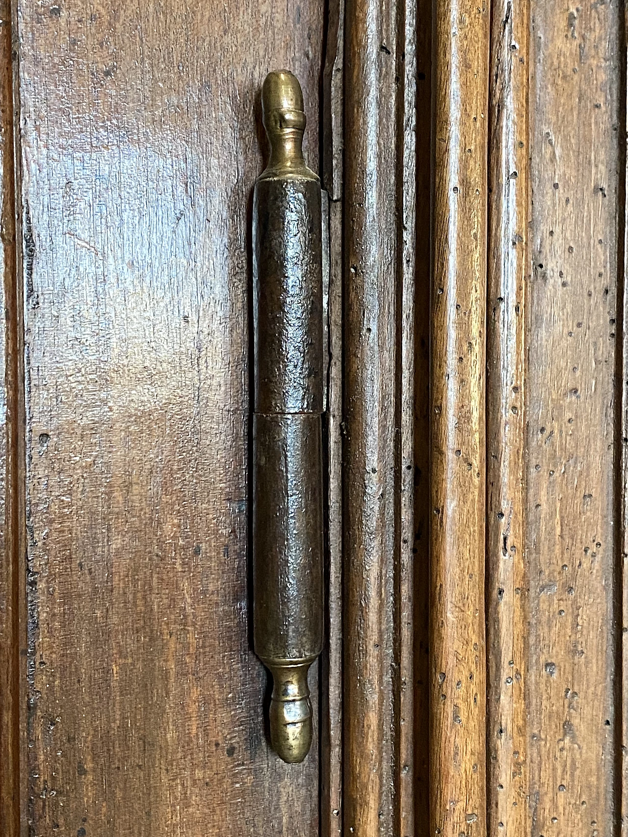 Two-door walnut sideboard, 18th century 12