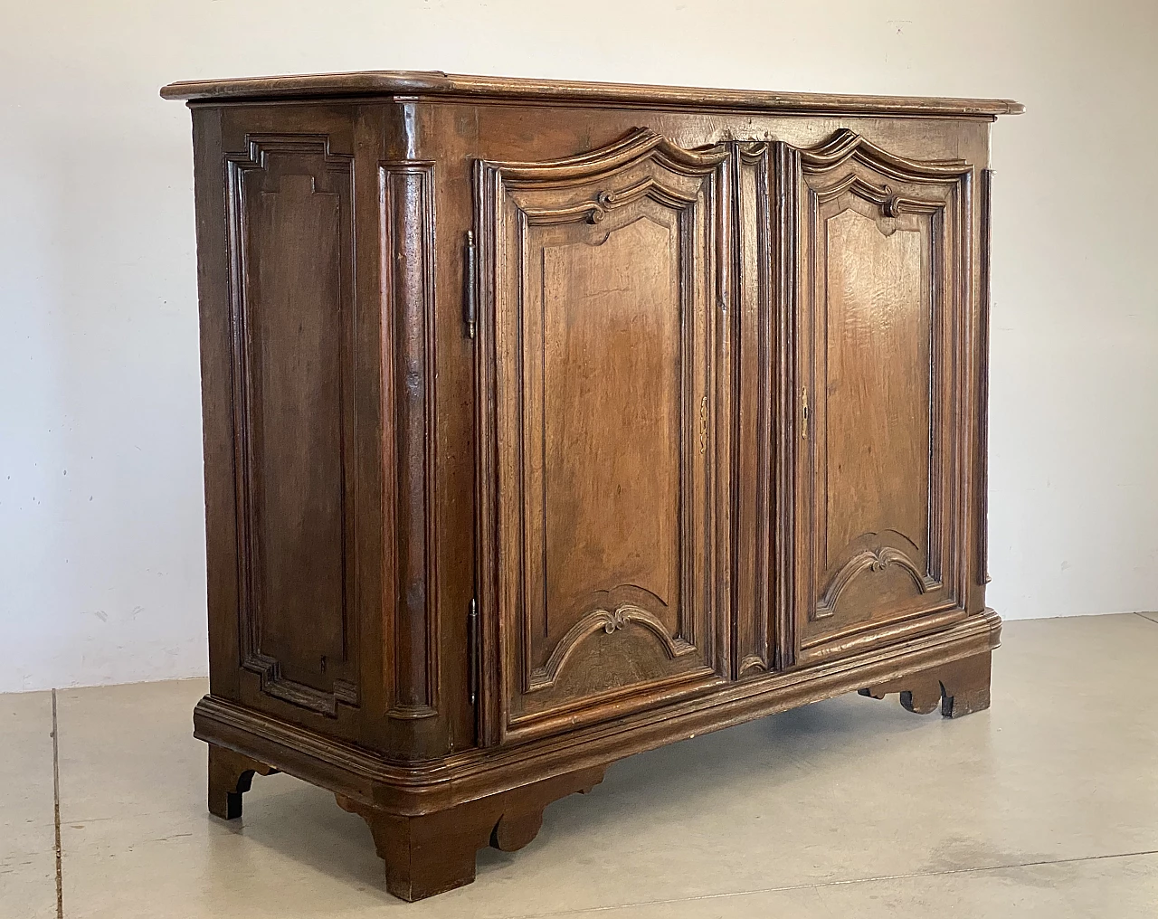 Two-door walnut sideboard, 18th century 14