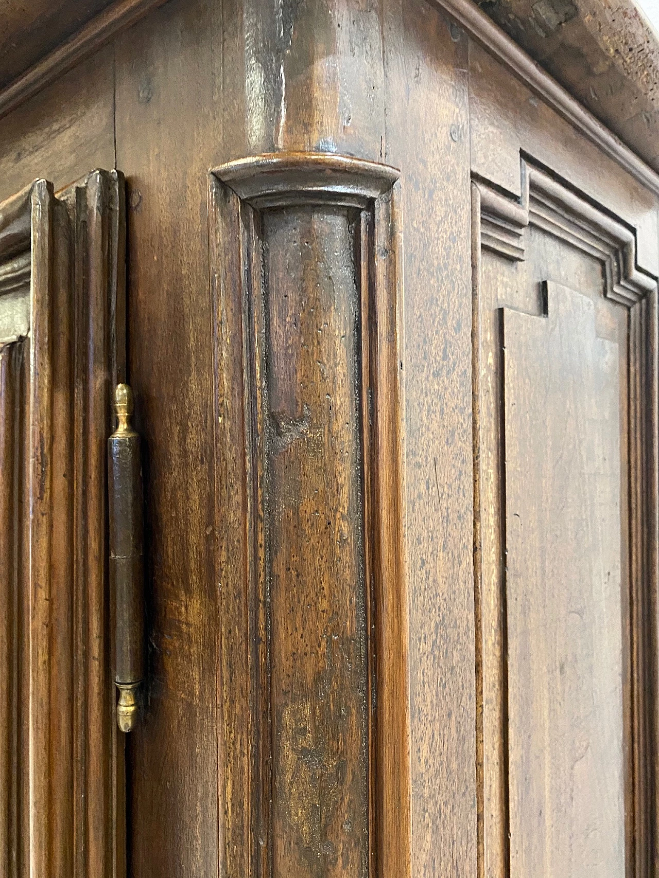 Two-door walnut sideboard, 18th century 18