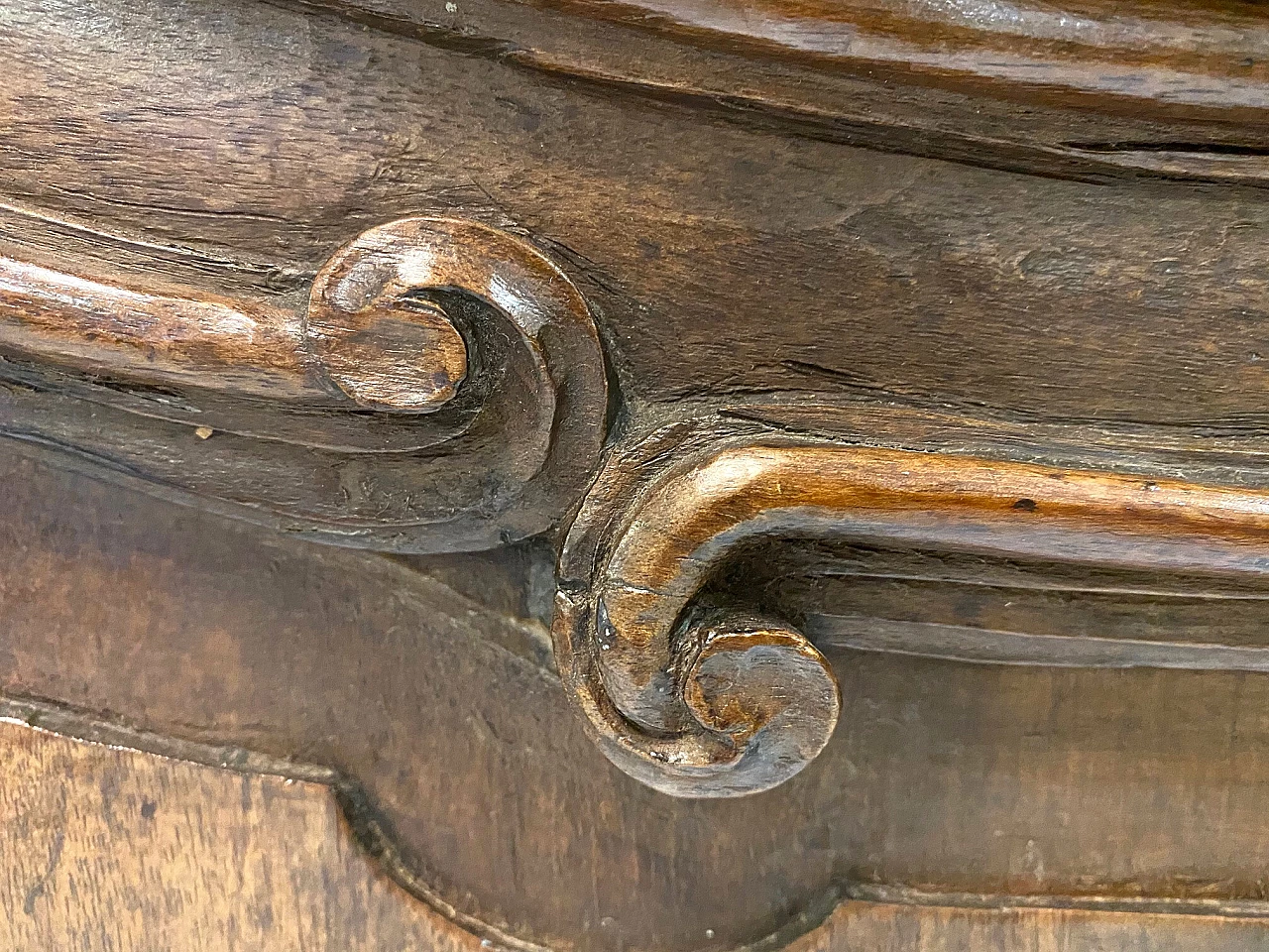 Two-door walnut sideboard, 18th century 19