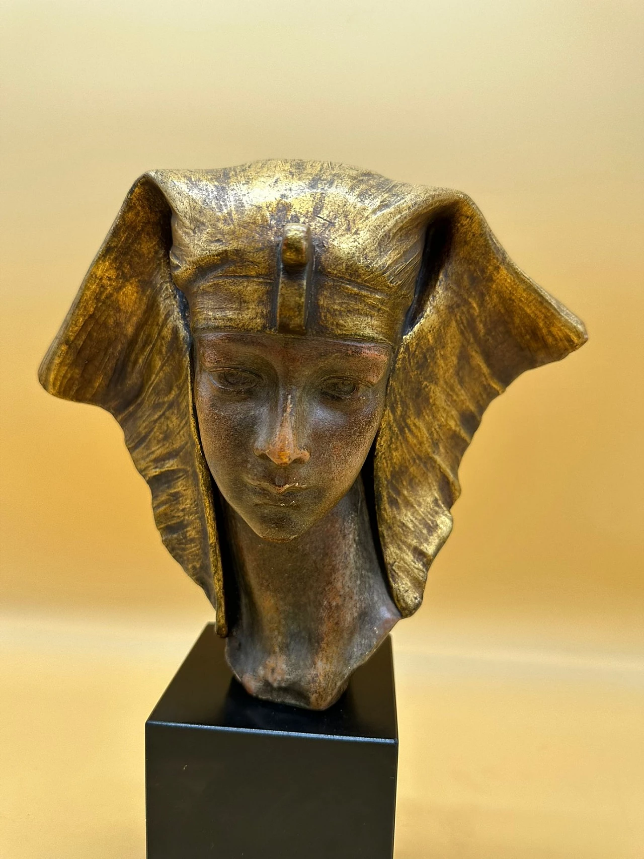 Scultura in bronzo con testa di Faraona di G. Carli 1