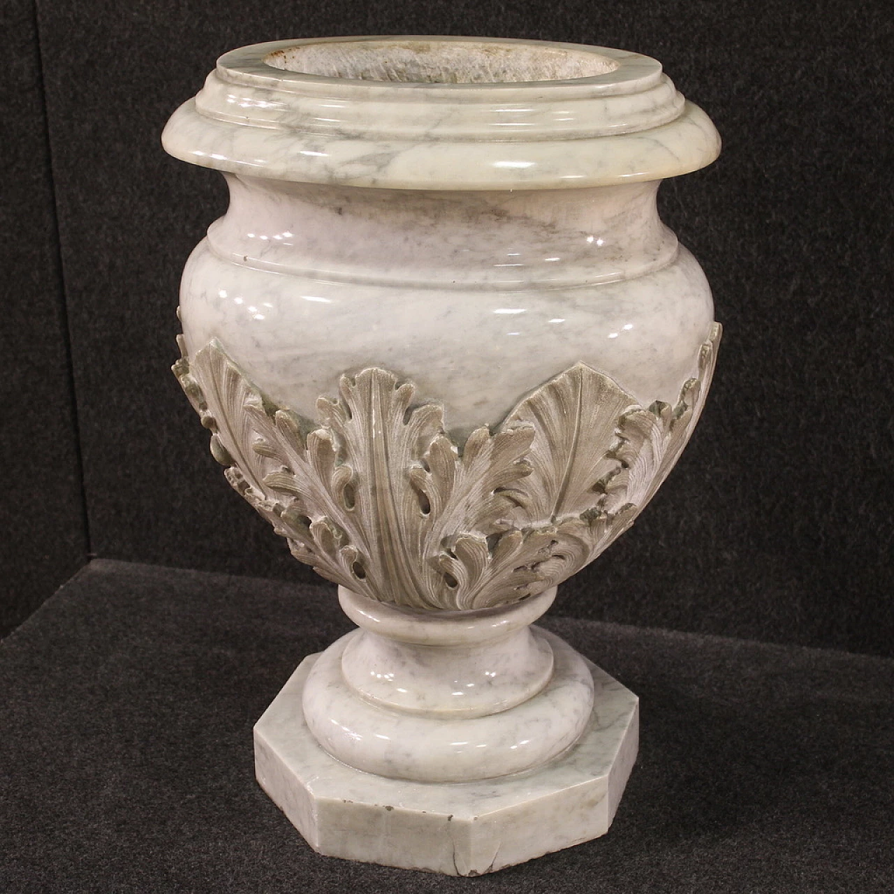 Vaso in marmo scolpito e cesellato, seconda metà dell'800 4