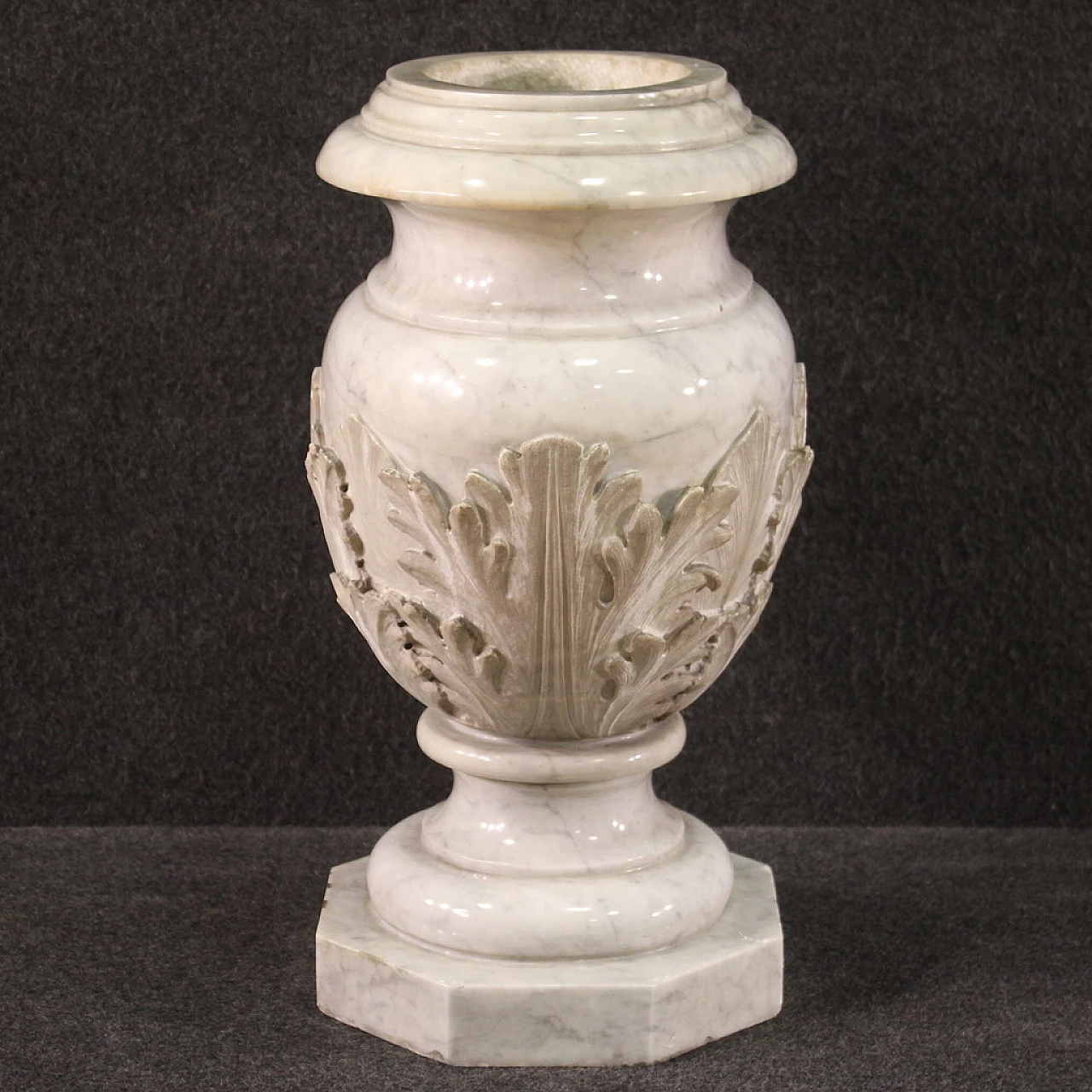 Carved and chiseled marble vase, second half of the 19th century 5