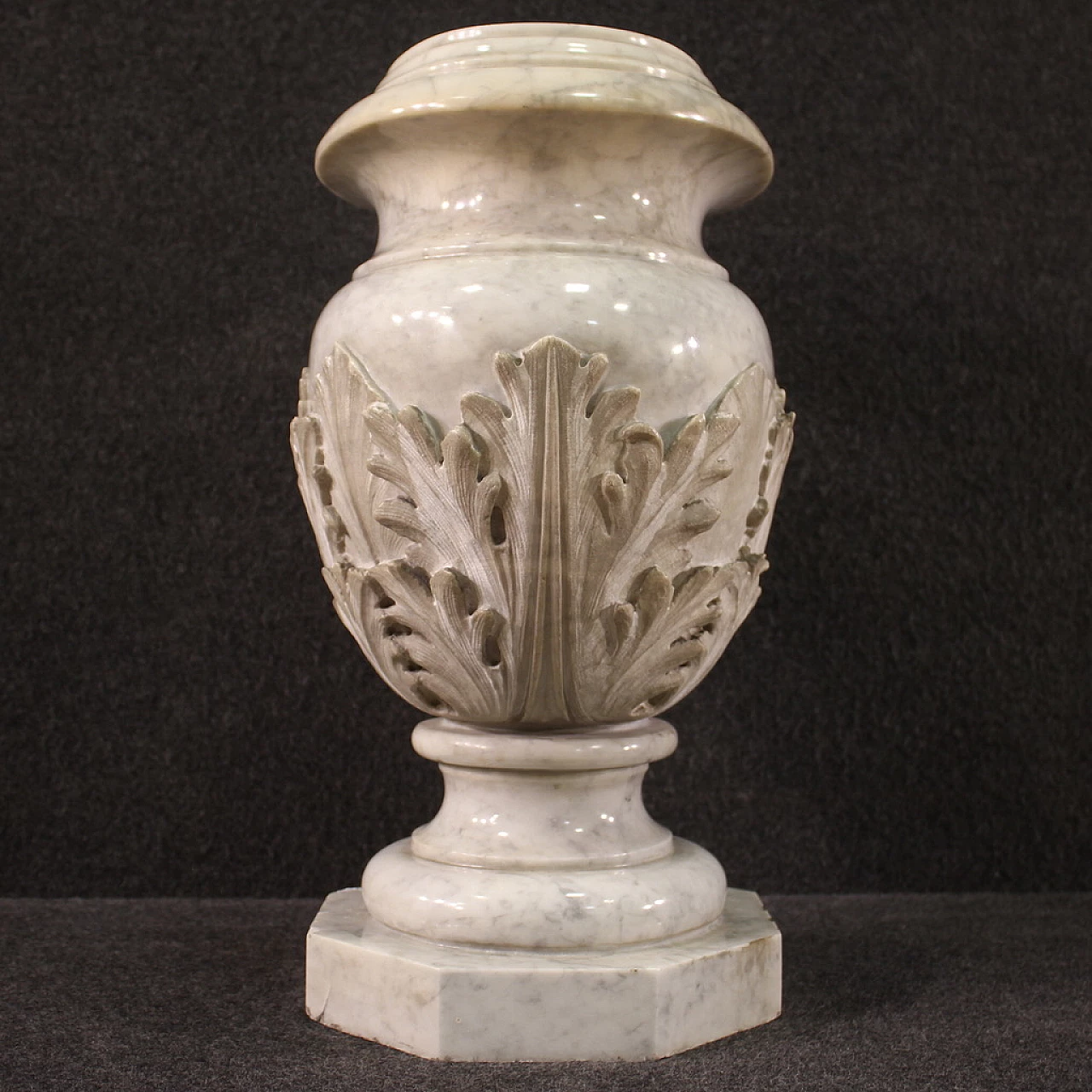 Carved and chiseled marble vase, second half of the 19th century 8