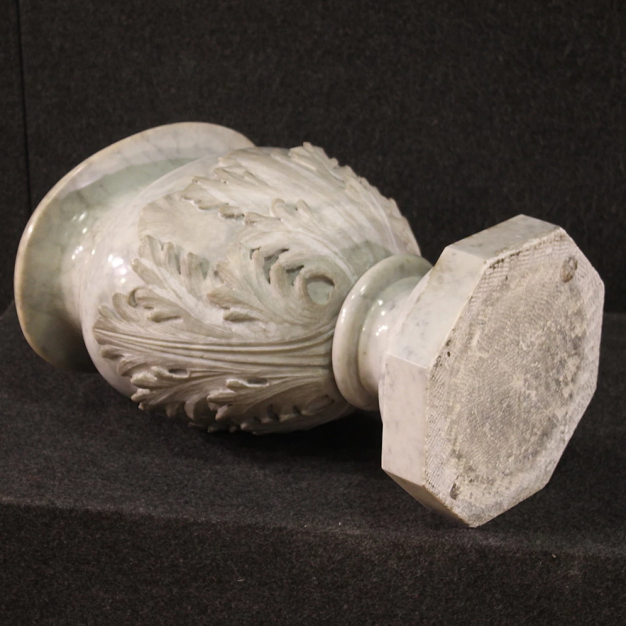 Carved and chiseled marble vase, second half of the 19th century 10