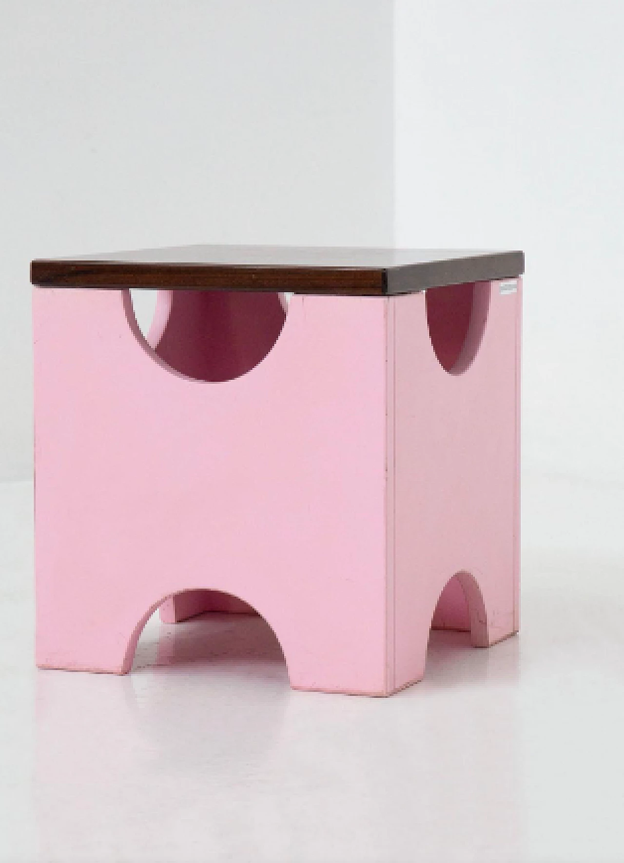 Pair of pink Dado T29 stools by Ettore Sottsass for Poltronova, 1960s 3