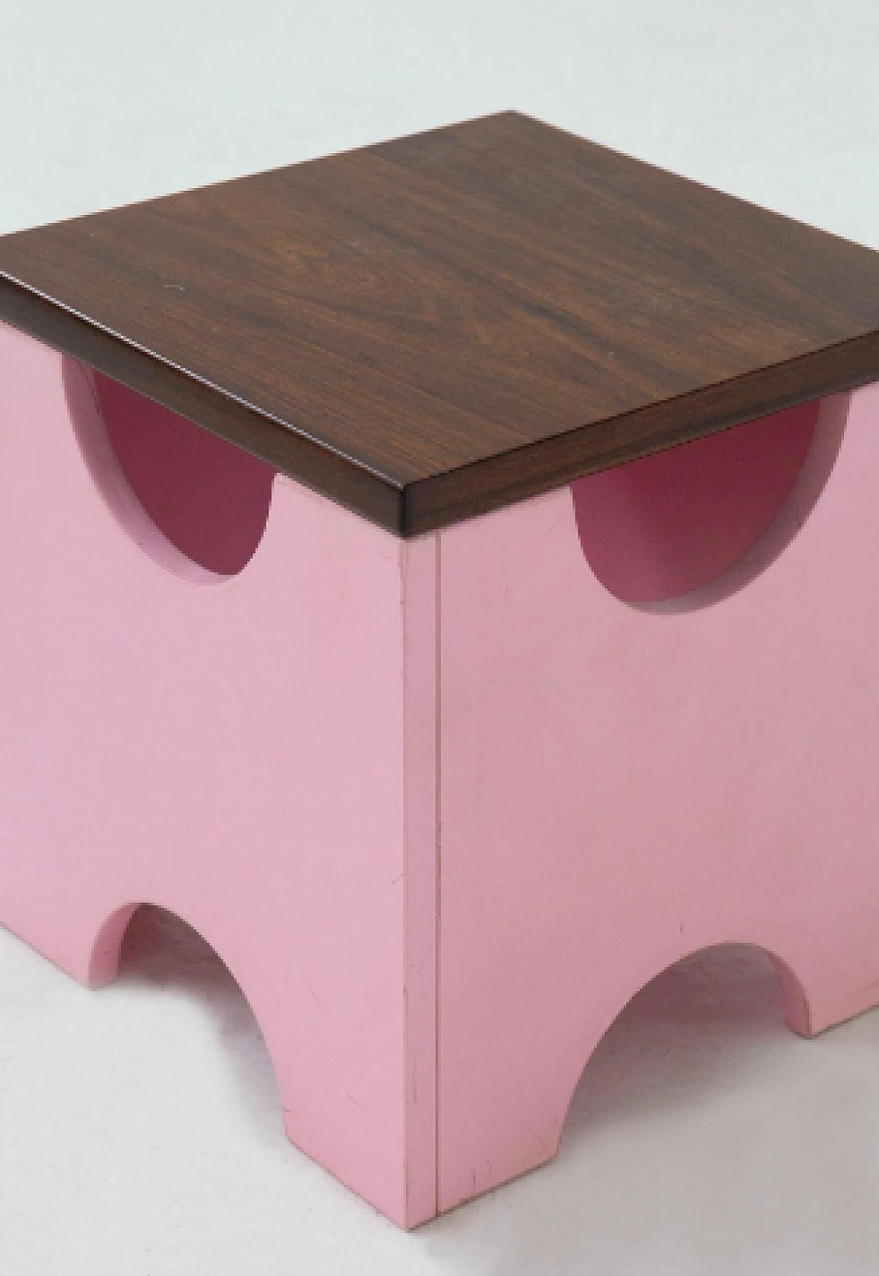 Pair of pink Dado T29 stools by Ettore Sottsass for Poltronova, 1960s 5