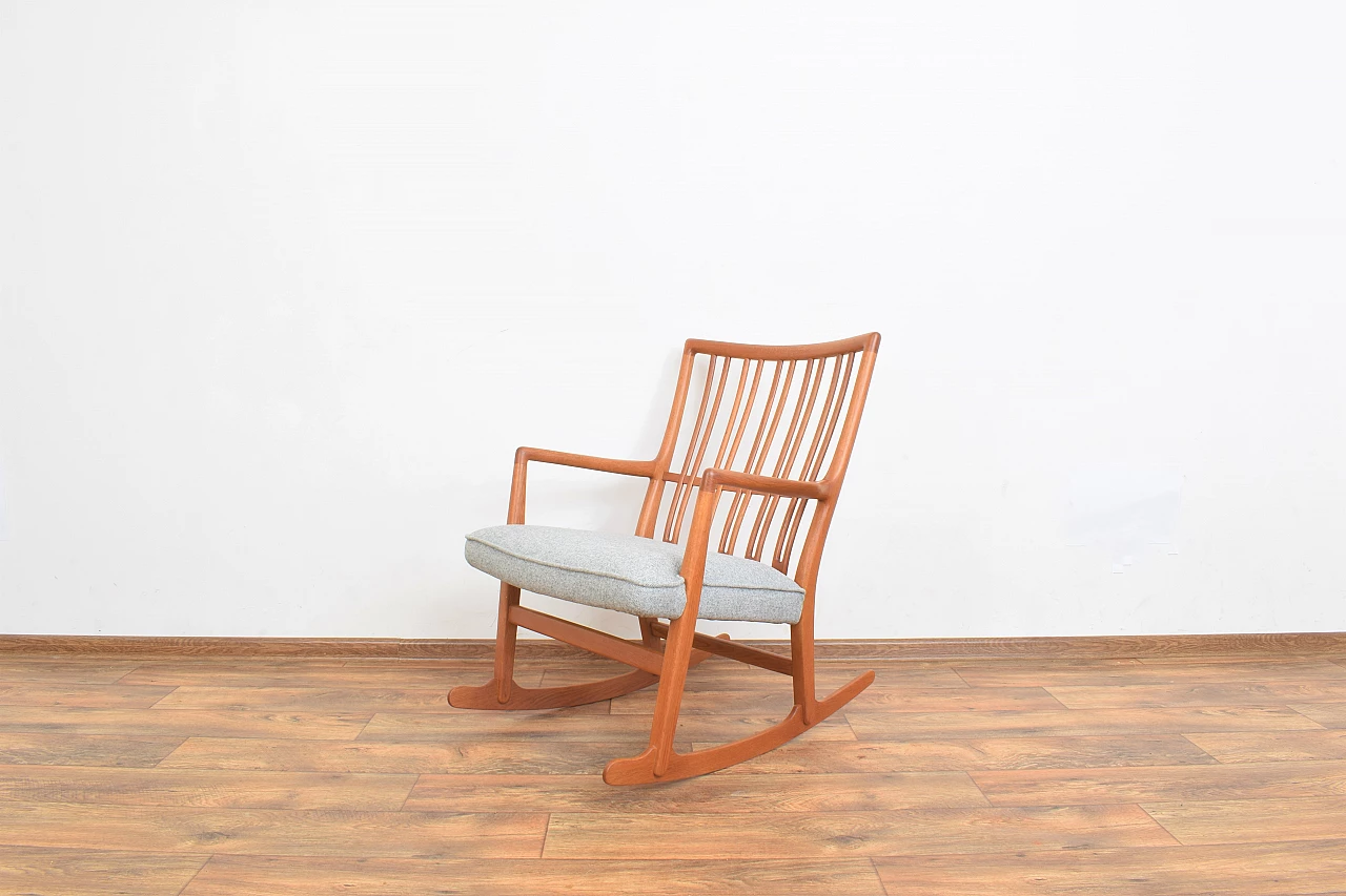 ML33 rocking chair by Hans J. Wegner for A/S Mikael Laursen, 1950s 2